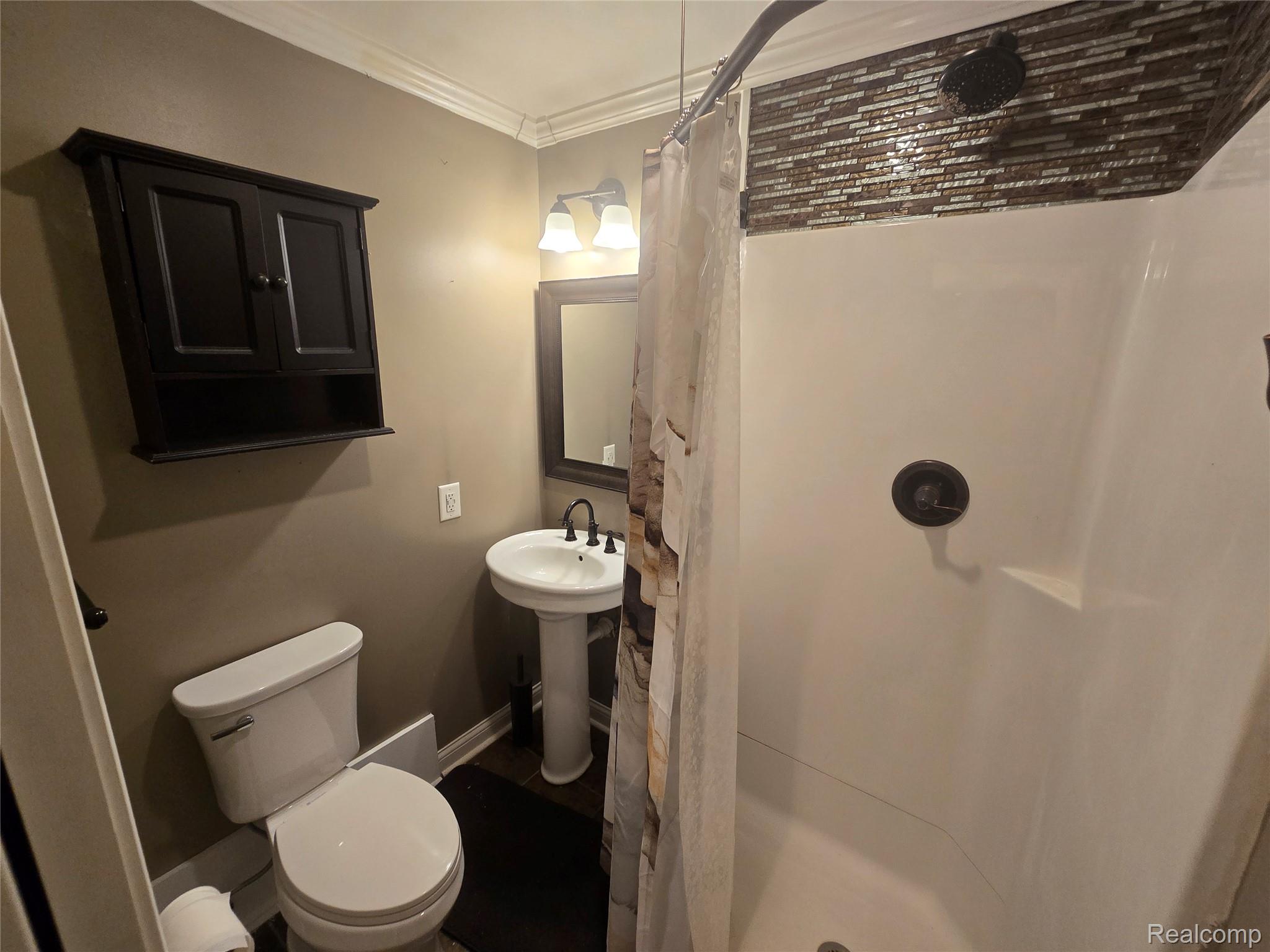 402 E Buchanan Street Property Photo 7