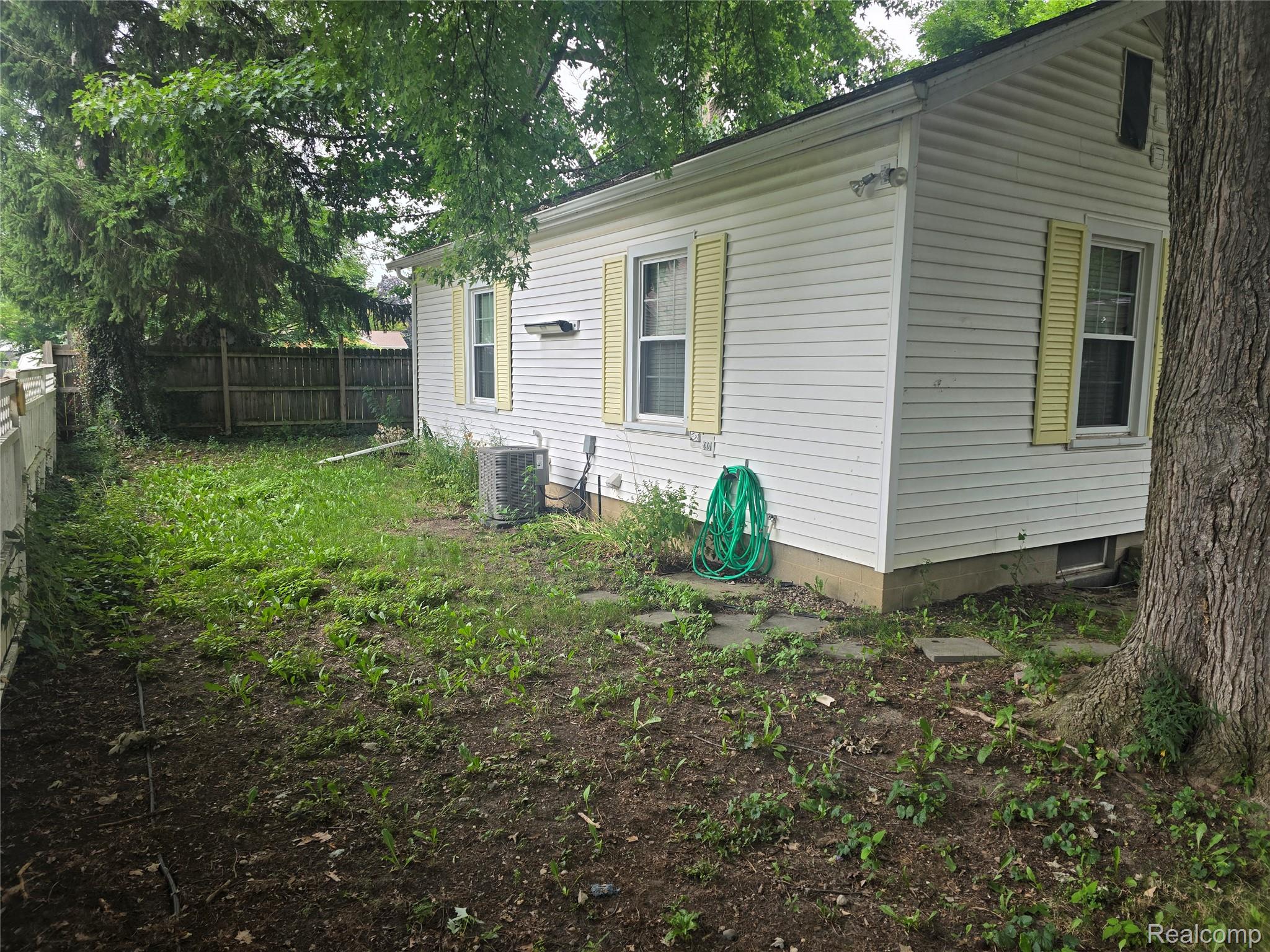 402 E Buchanan Street Property Photo 10