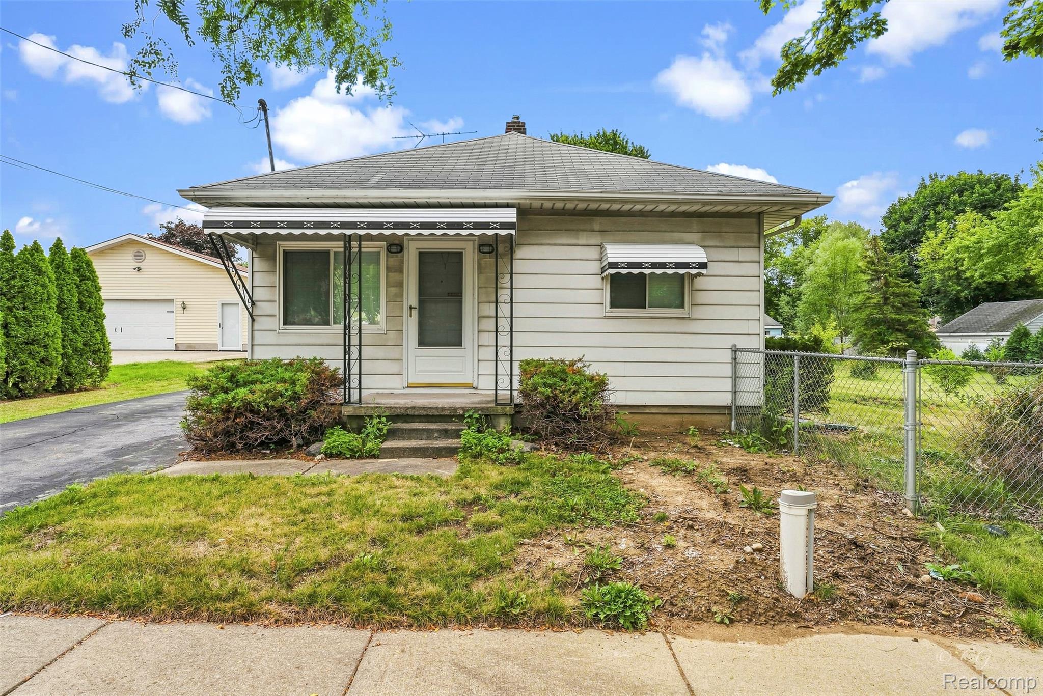 2083 Dutcher Street Property Photo 2