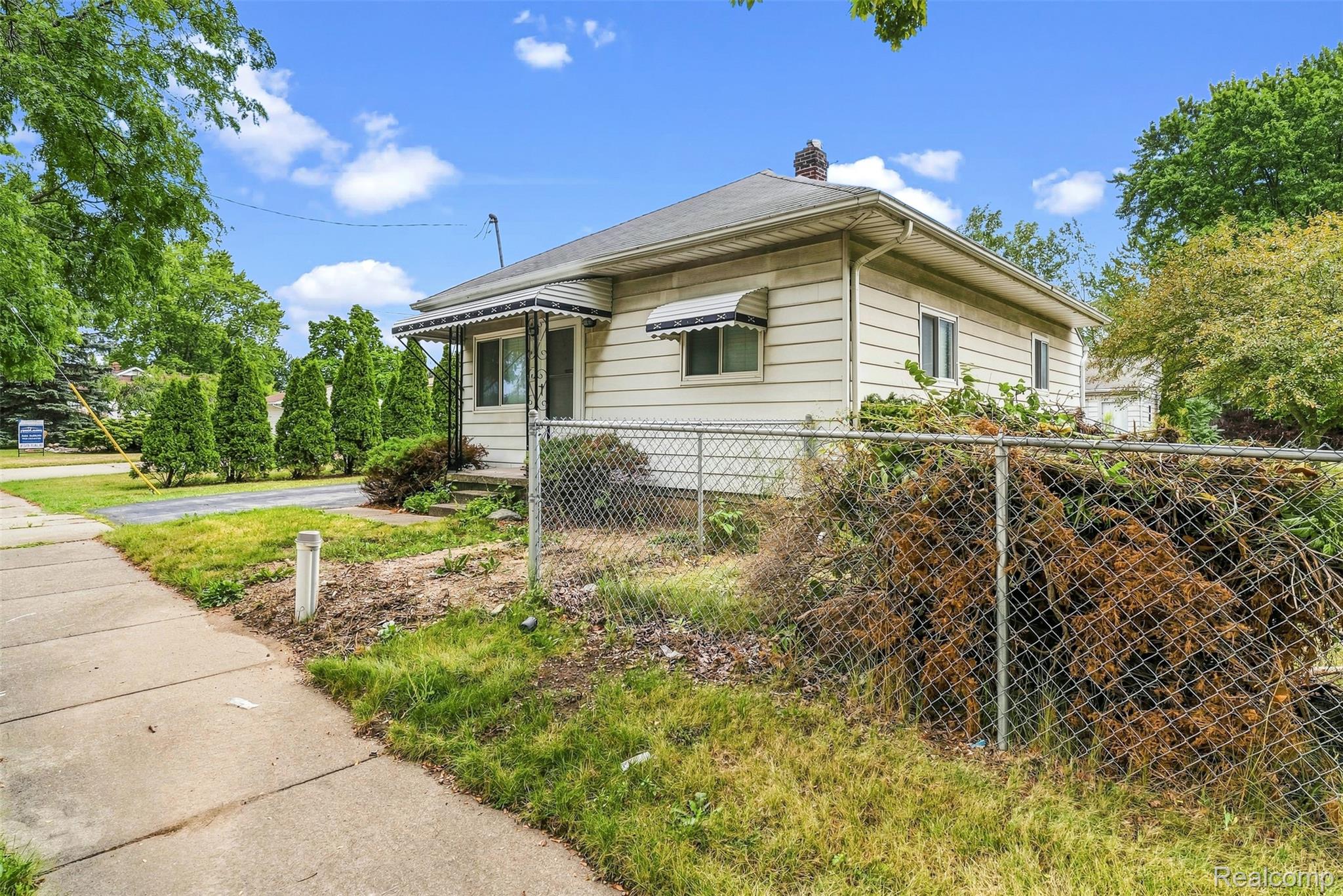 2083 Dutcher Street Property Photo 5