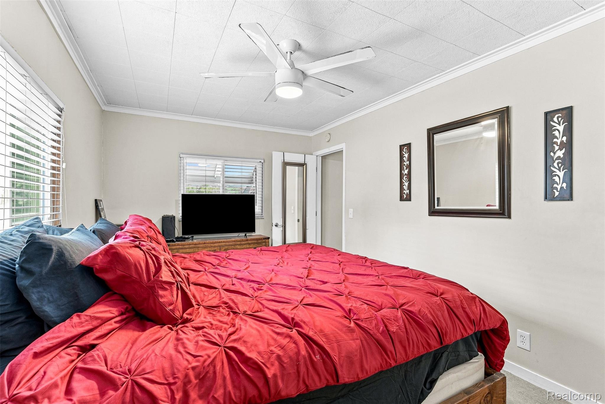 2083 Dutcher Street Property Photo 11