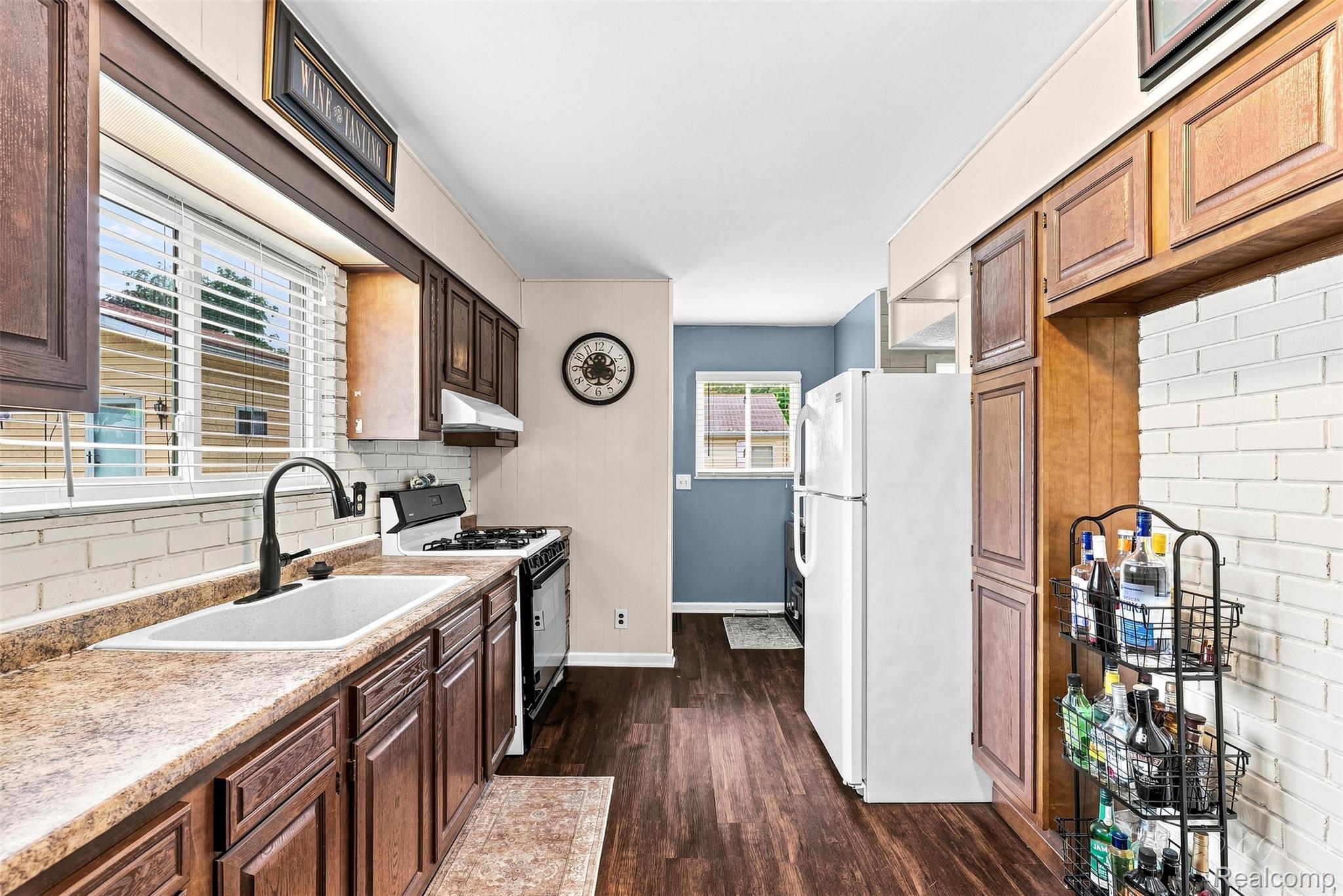 2083 Dutcher Street Property Photo 12