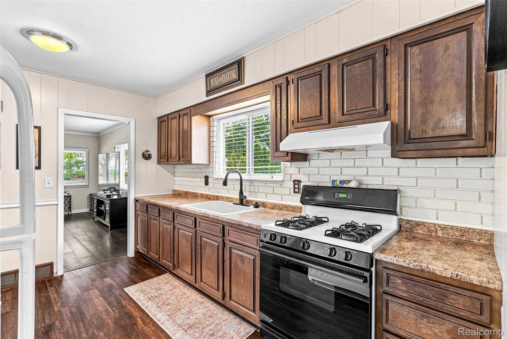 2083 Dutcher Street Property Photo 13