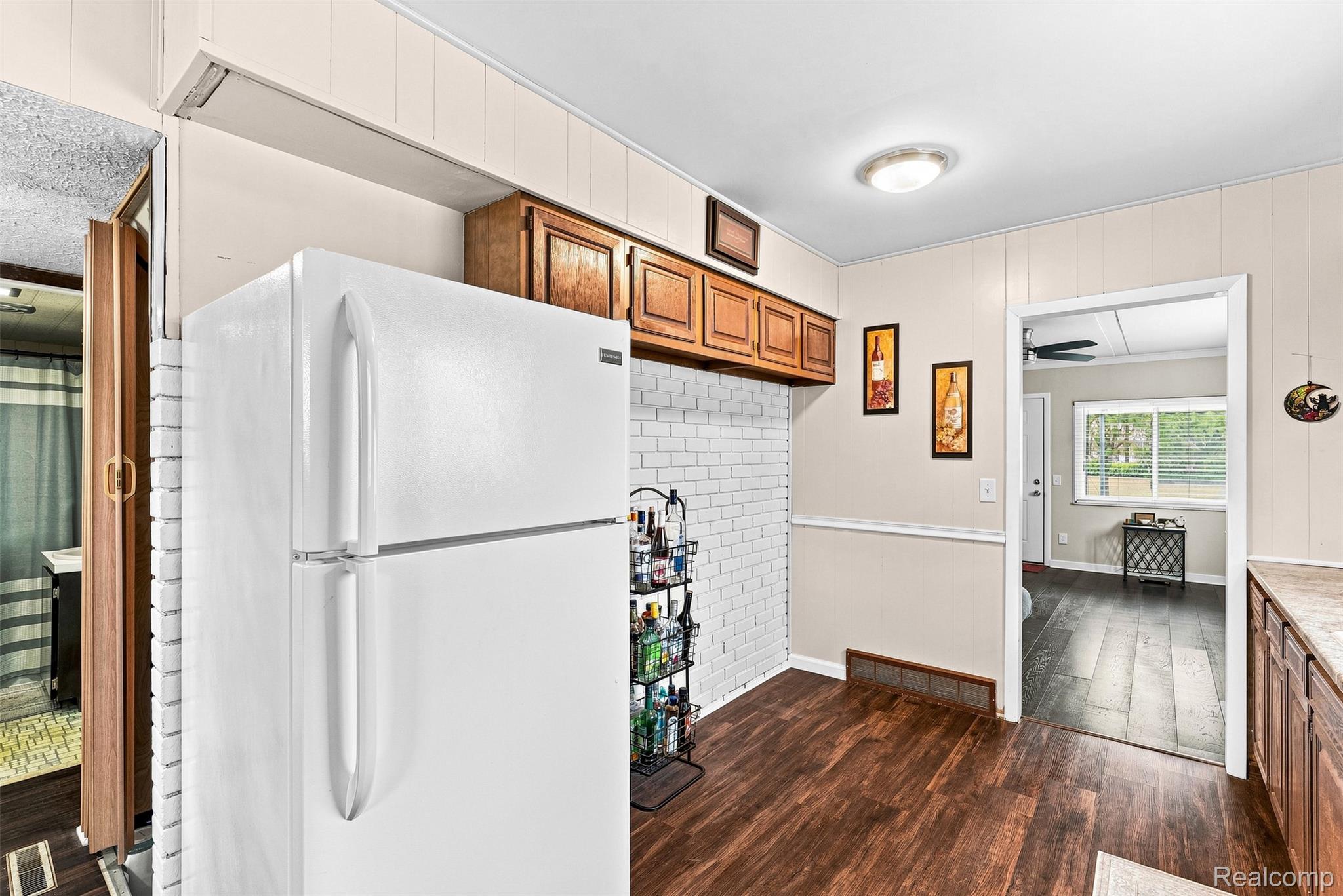 2083 Dutcher Street Property Photo 14