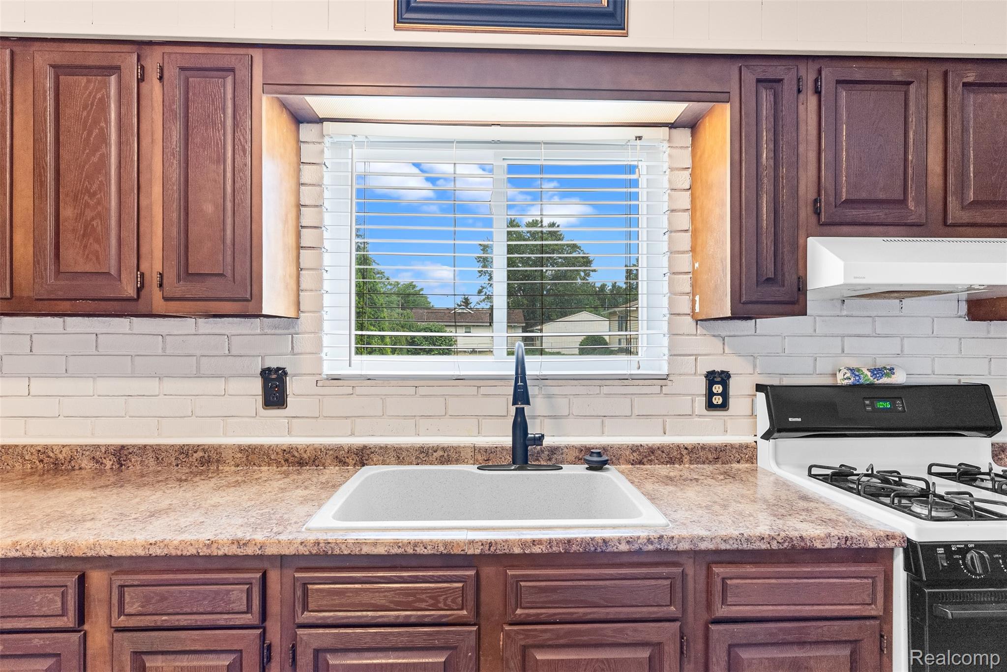 2083 Dutcher Street Property Photo 15