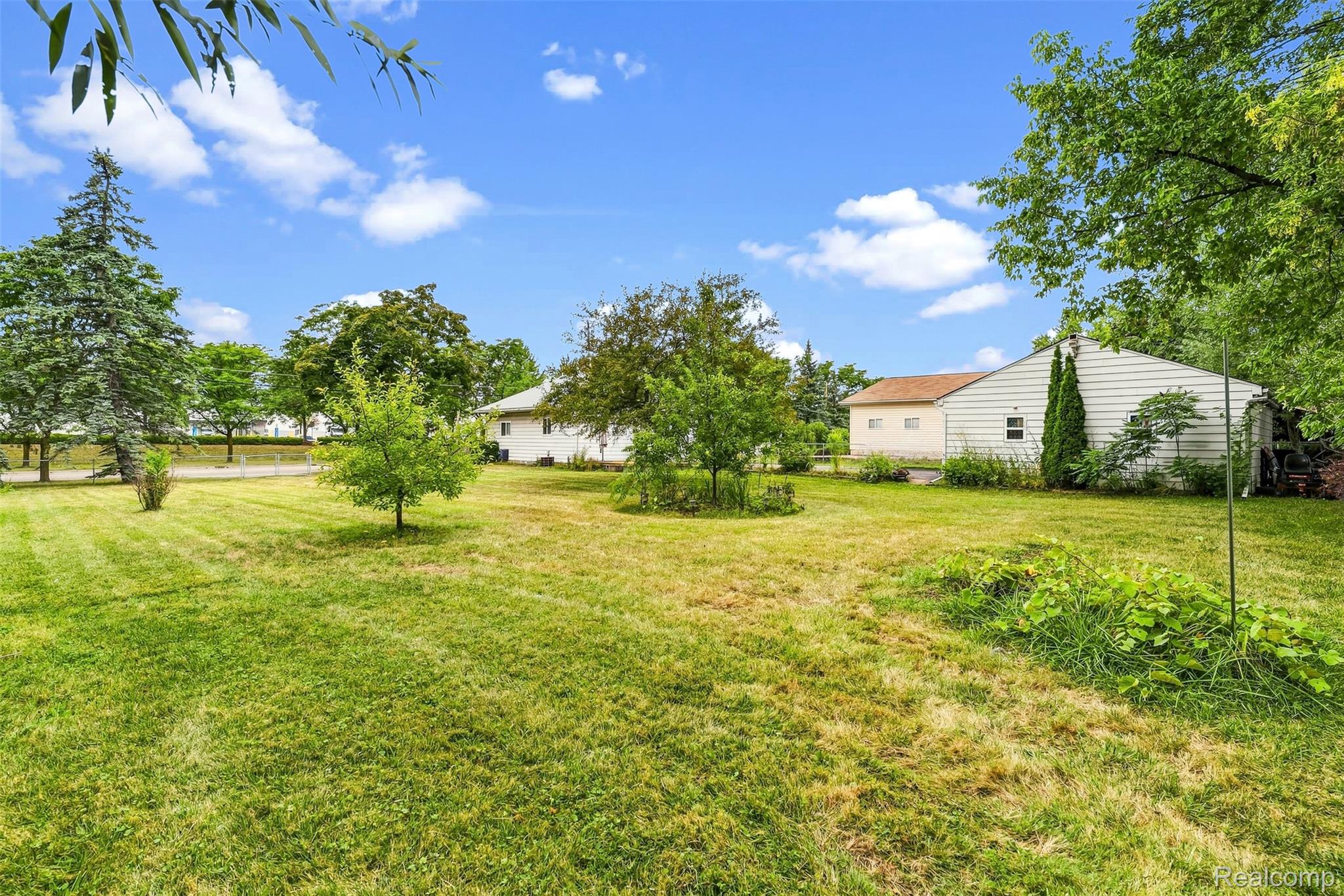 2083 Dutcher Street Property Photo 24