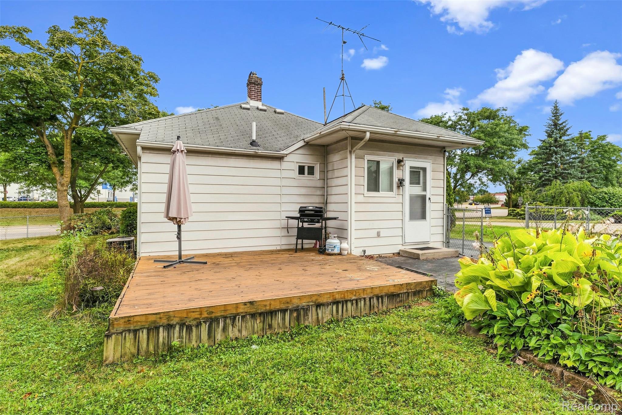 2083 Dutcher Street Property Photo 26