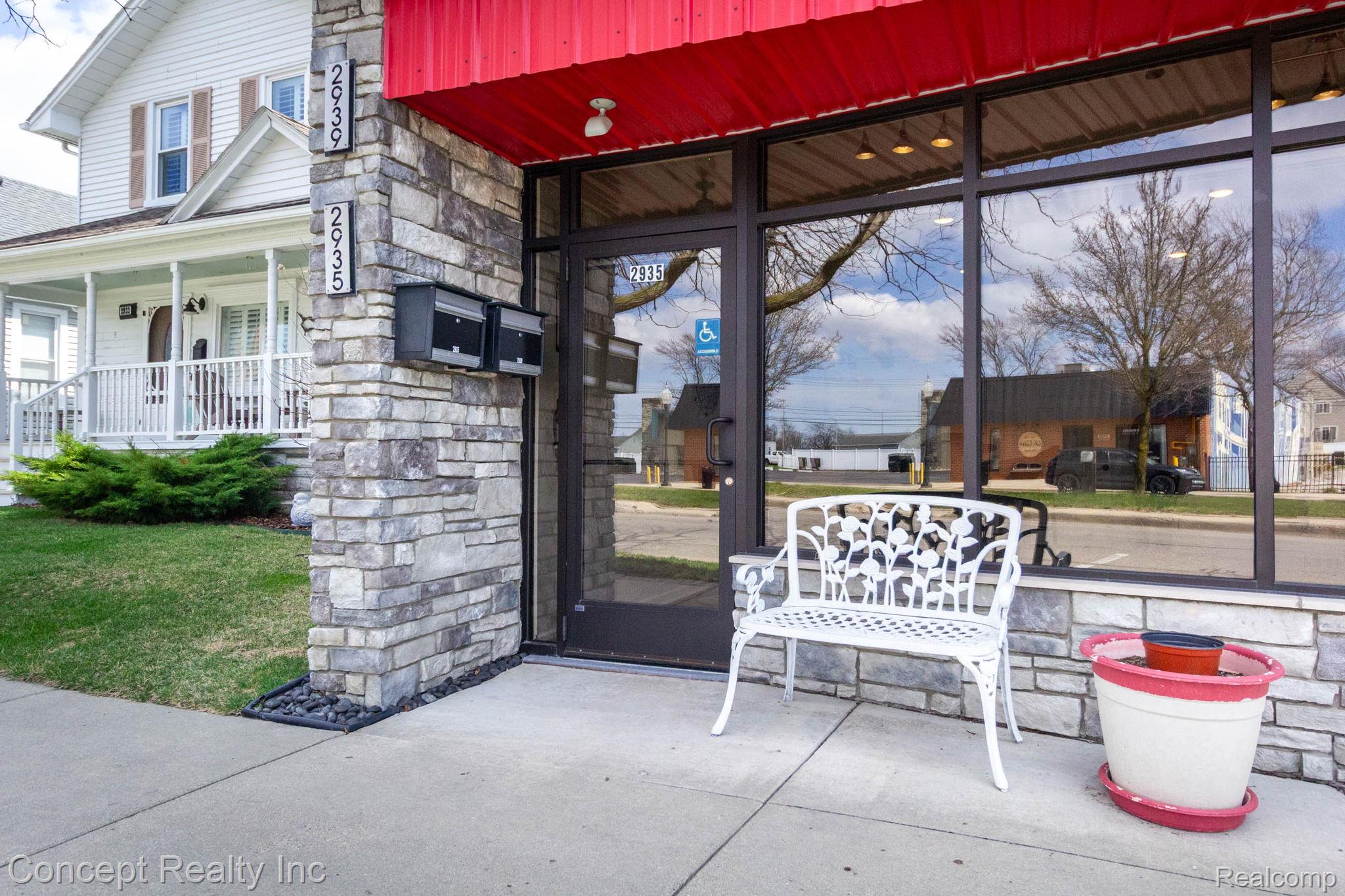 2935 W Jefferson Avenue Property Photo 5