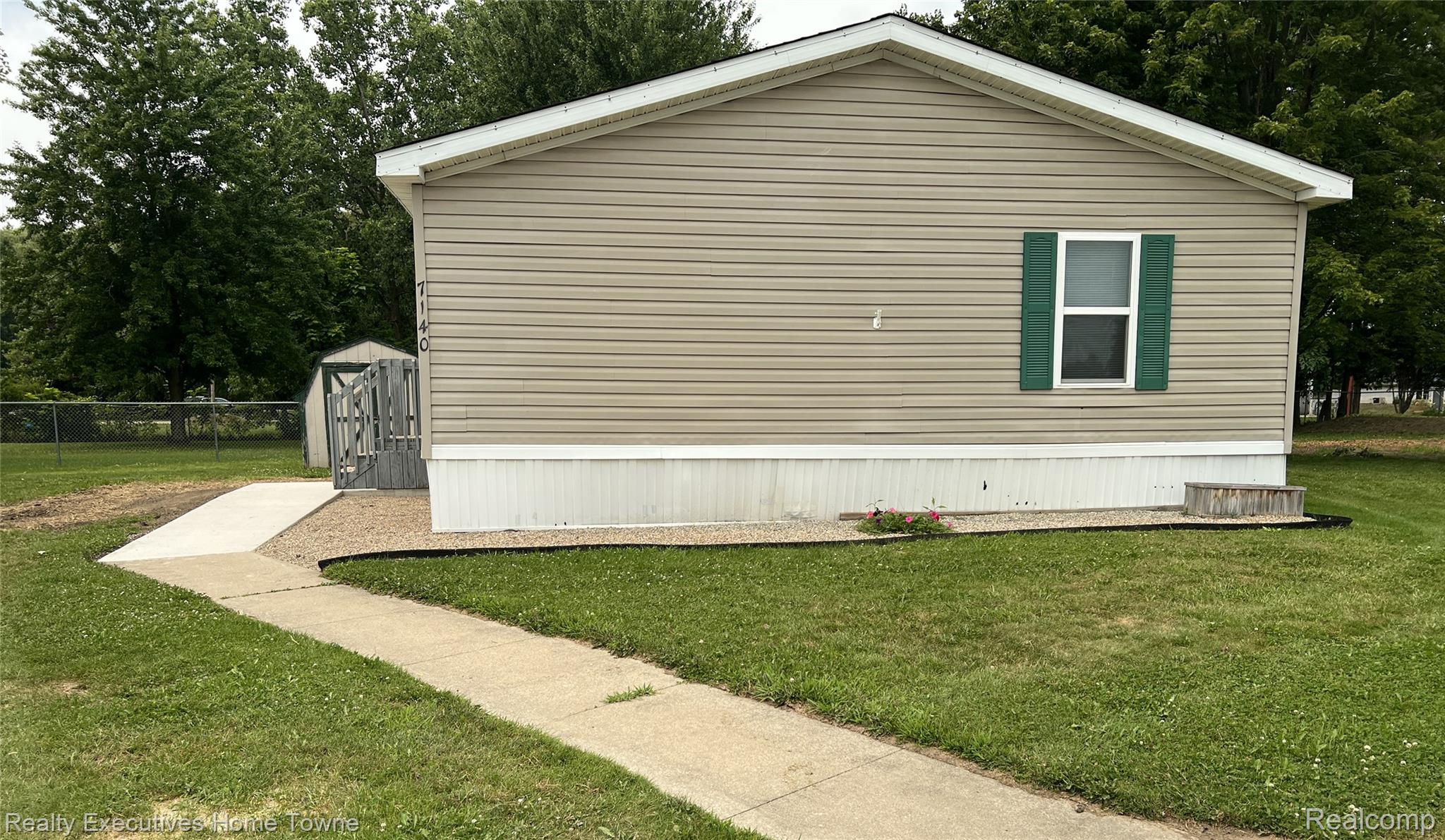 7140. Mapleview Circle W 64
