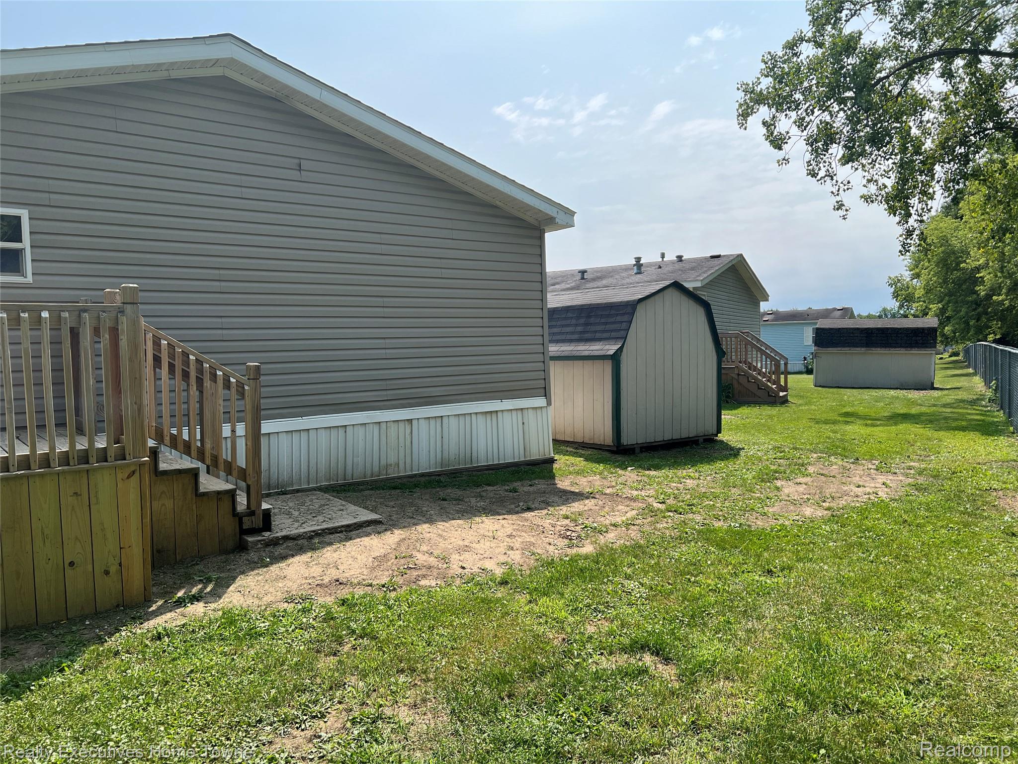 7140. Mapleview Circle W 64 Property Photo 8