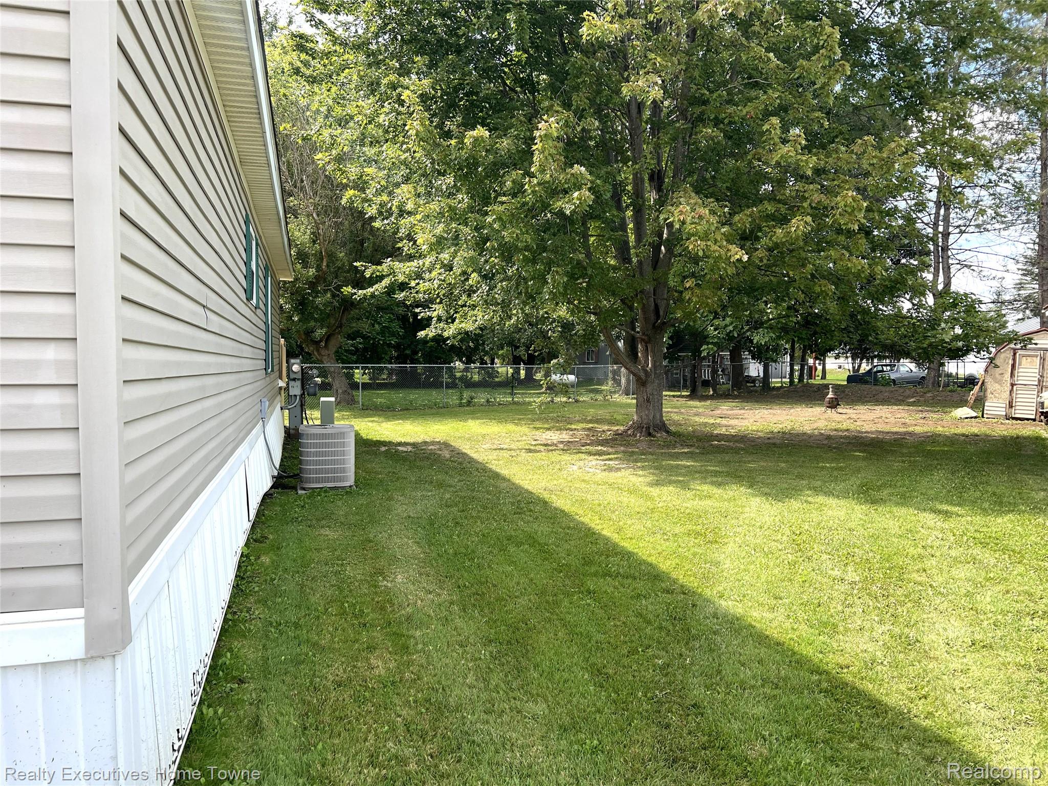 7140. Mapleview Circle W 64 Property Photo 11