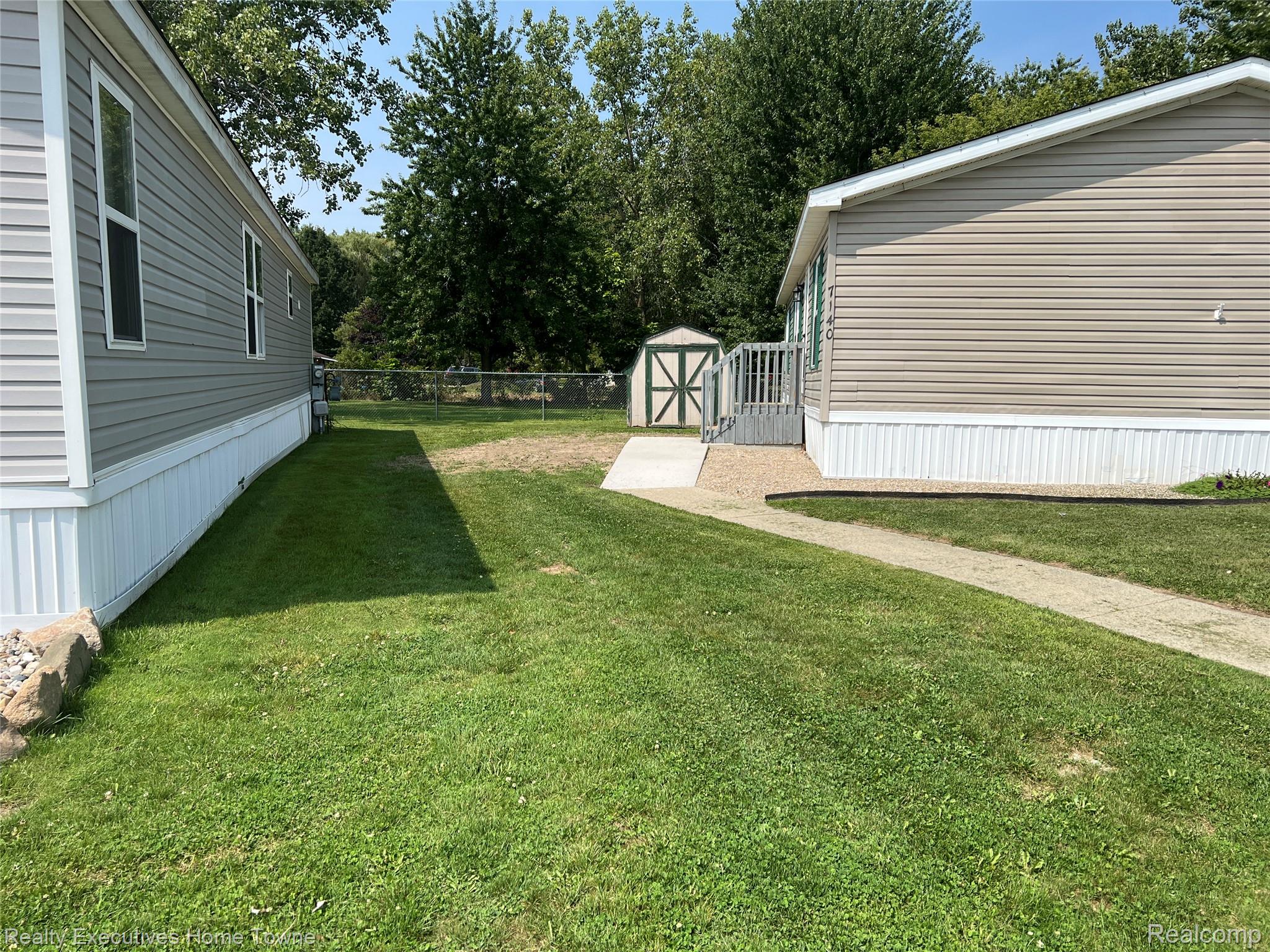 7140. Mapleview Circle W 64 Property Photo 13