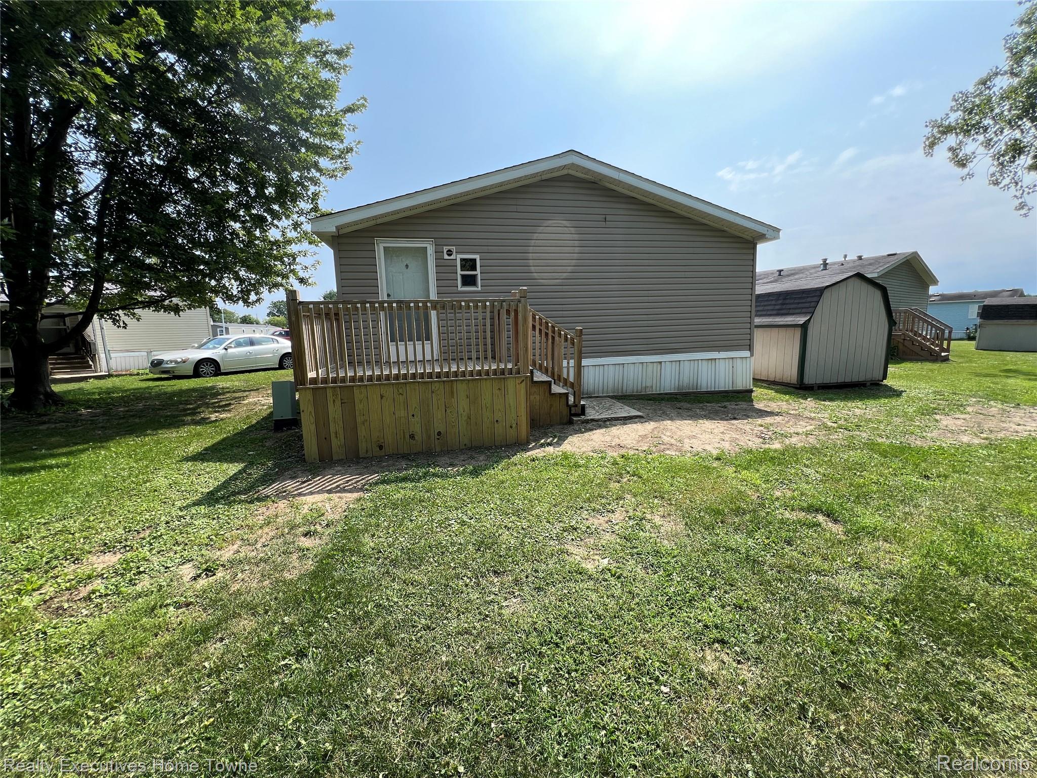 7140. Mapleview Circle W 64 Property Photo 17