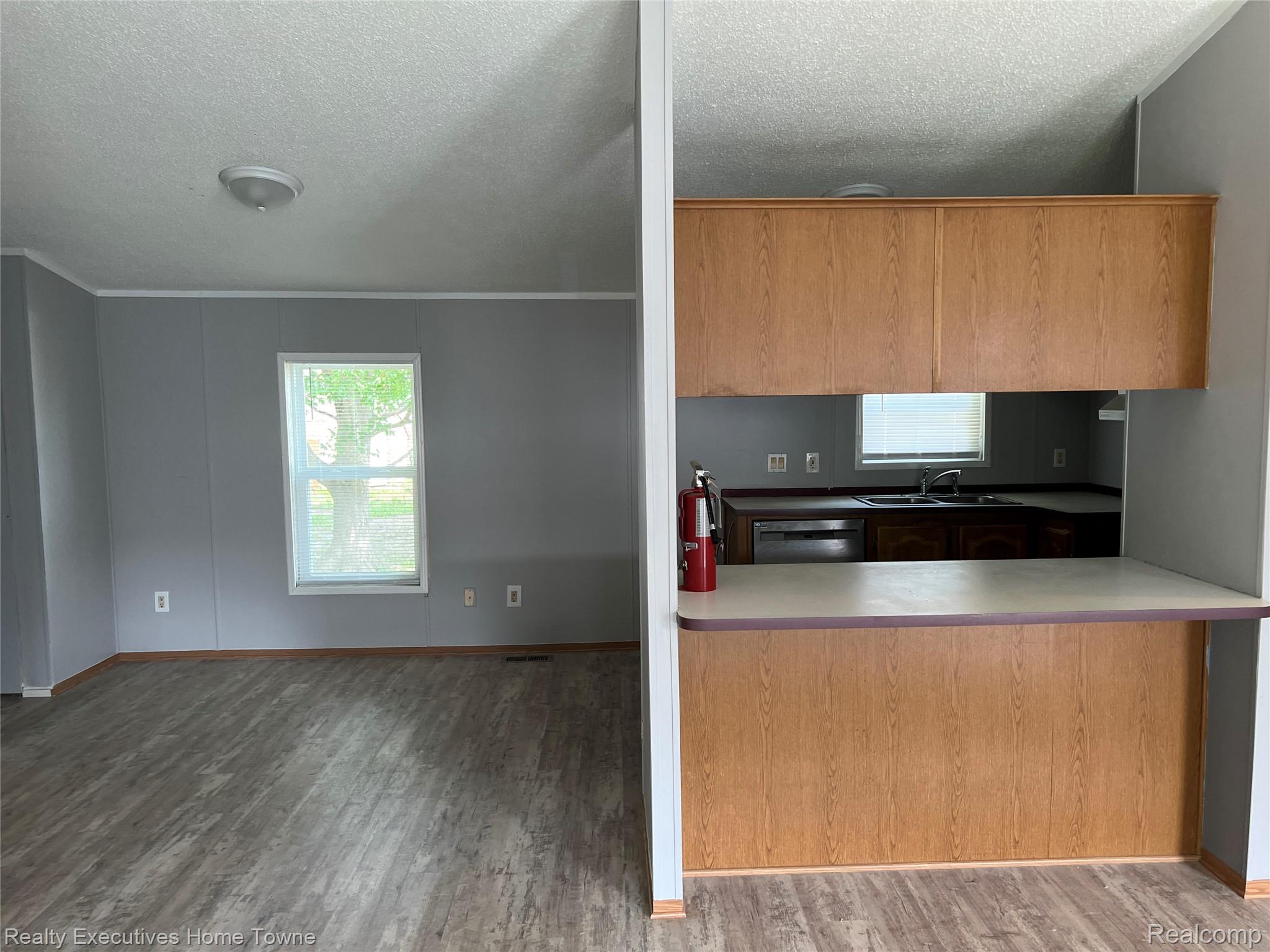 7140. Mapleview Circle W 64 Property Photo 19