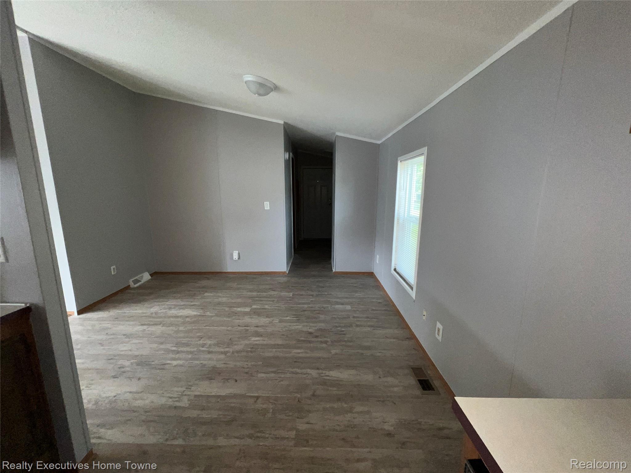 7140. Mapleview Circle W 64 Property Photo 22