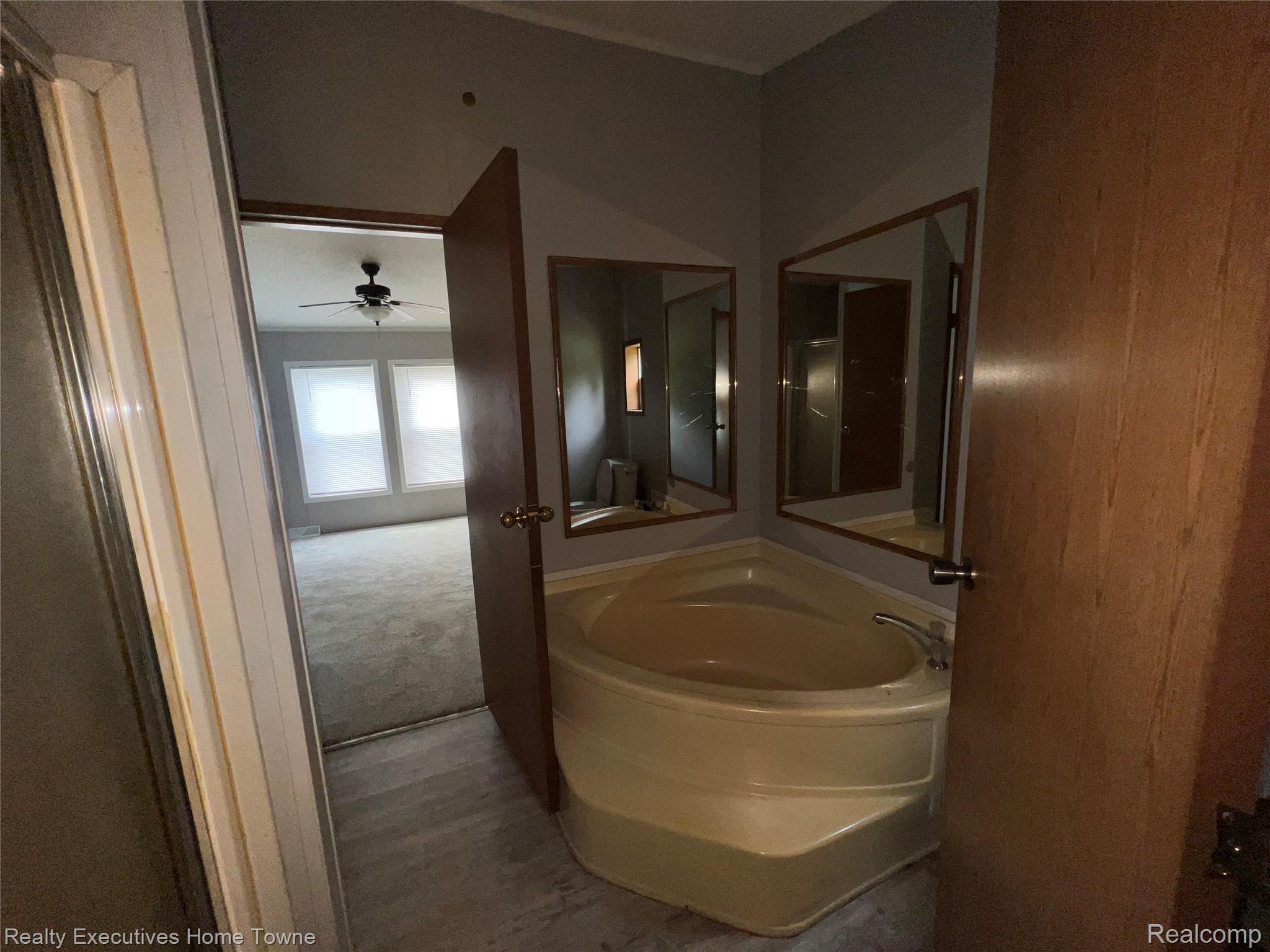 7140. Mapleview Circle W 64 Property Photo 24