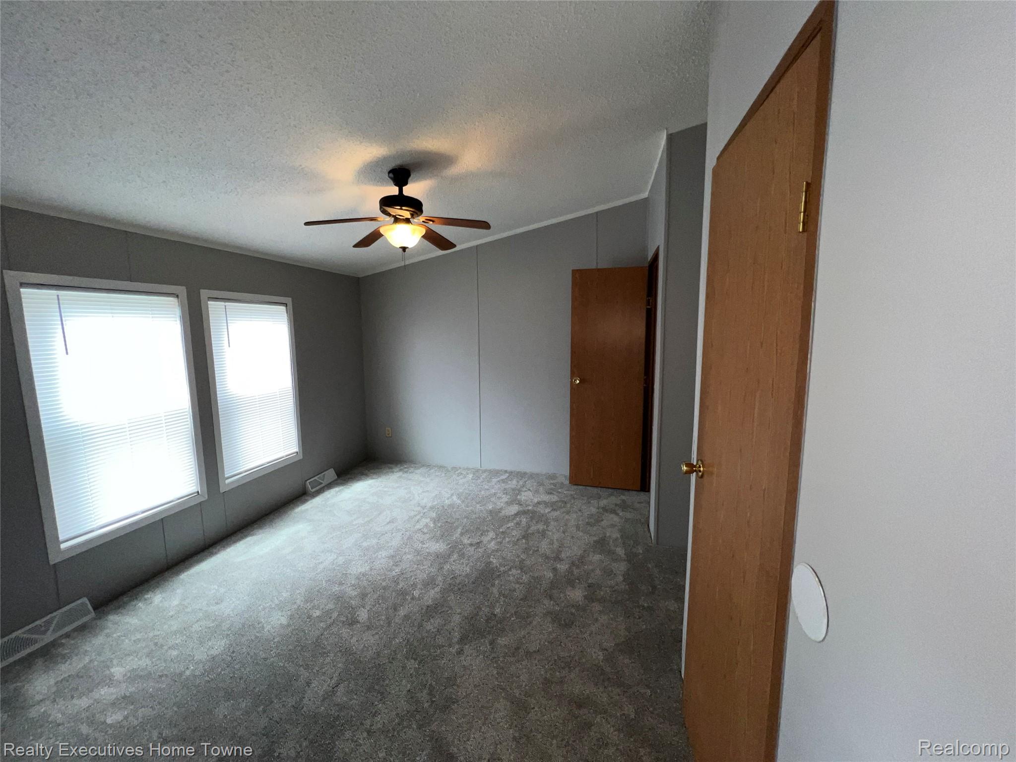 7140. Mapleview Circle W 64 Property Photo 27