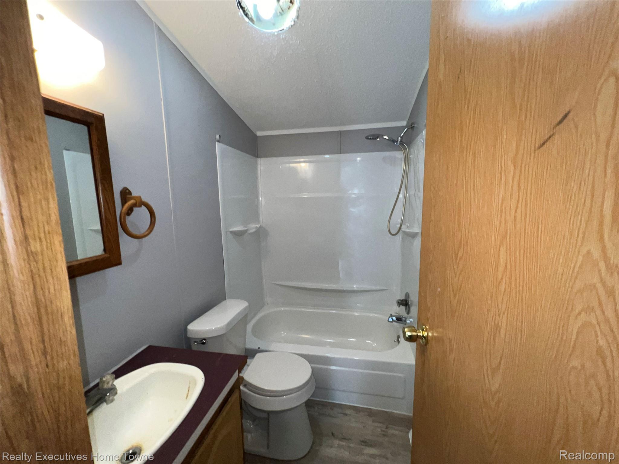 7140. Mapleview Circle W 64 Property Photo 28