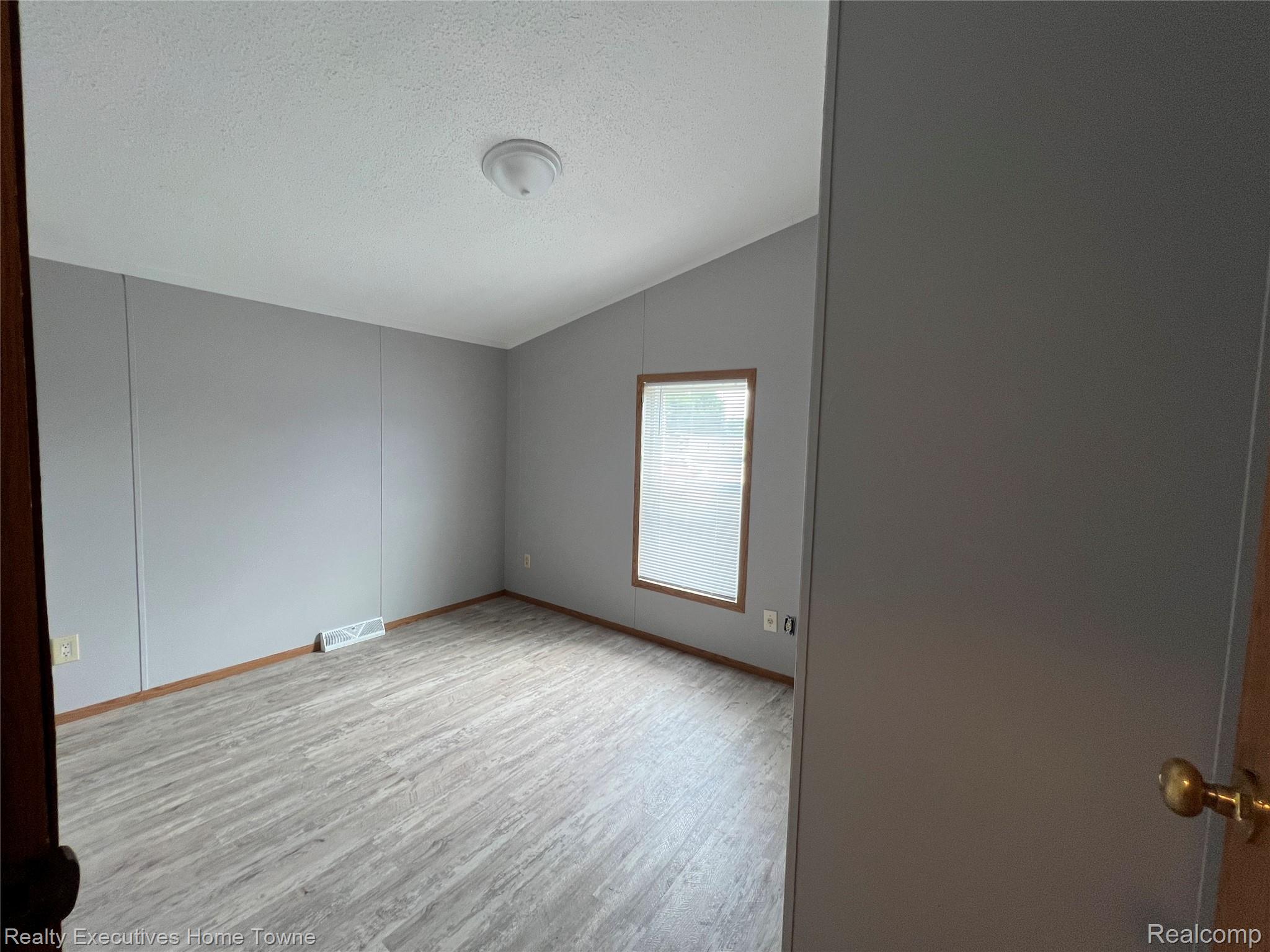 7140. Mapleview Circle W 64 Property Photo 29