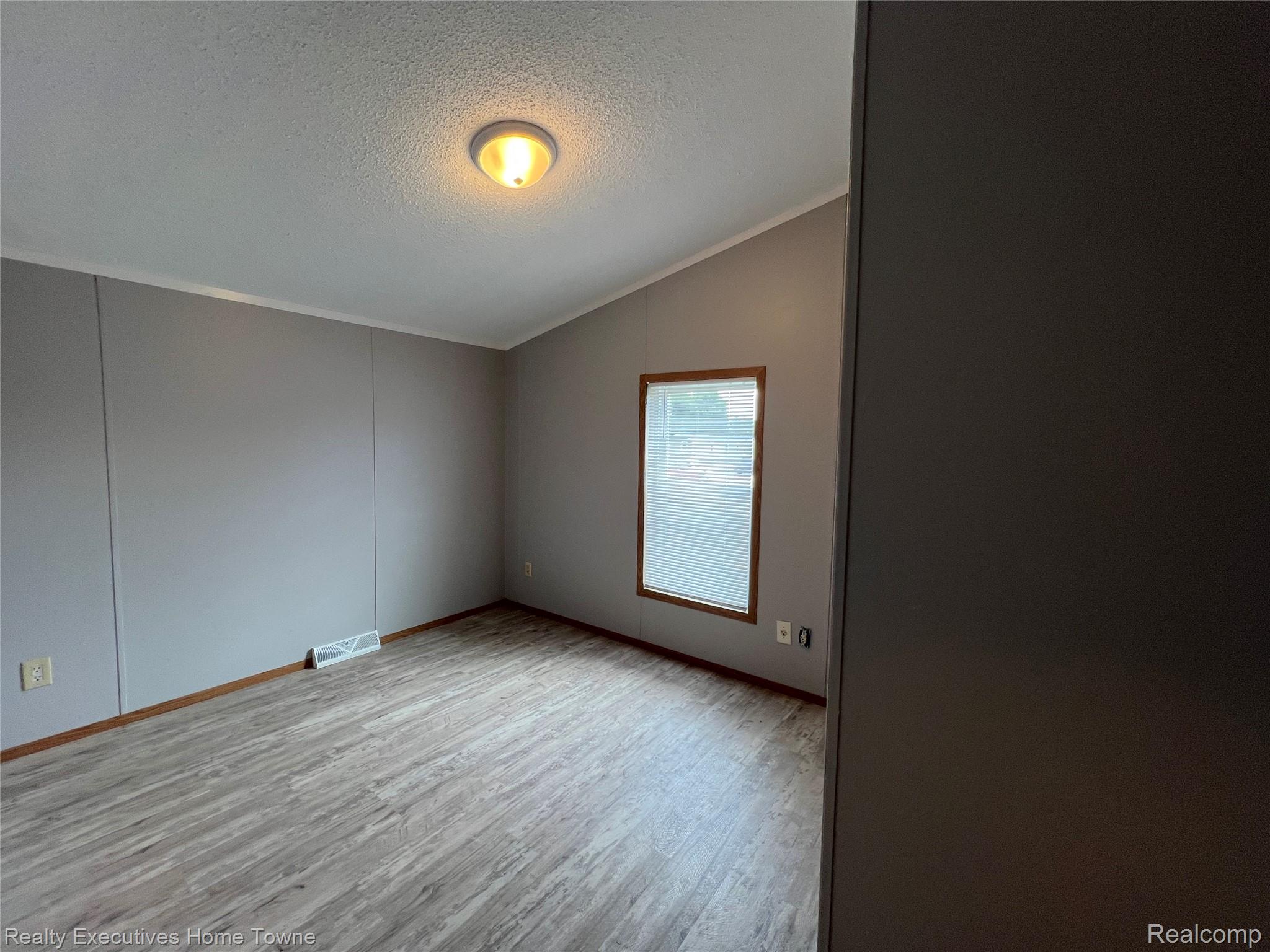 7140. Mapleview Circle W 64 Property Photo 30