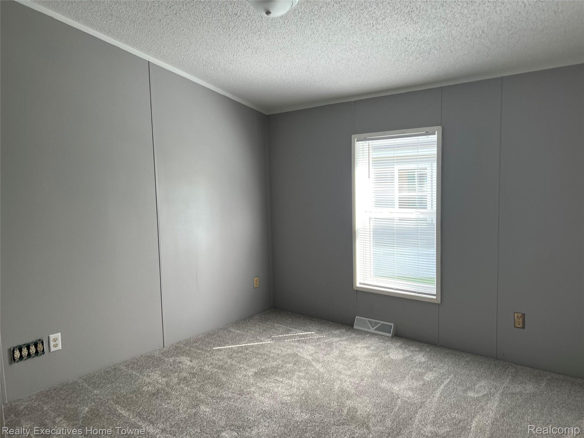 7140. Mapleview Circle W 64 Property Photo 34