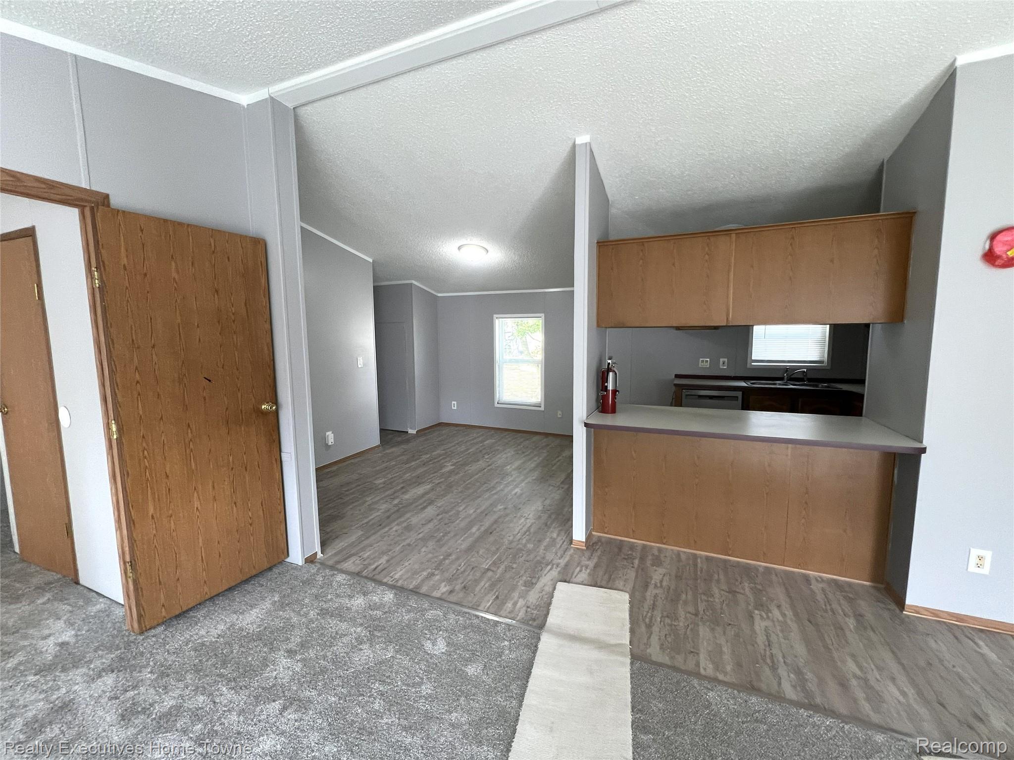 7140. Mapleview Circle W 64 Property Photo 38