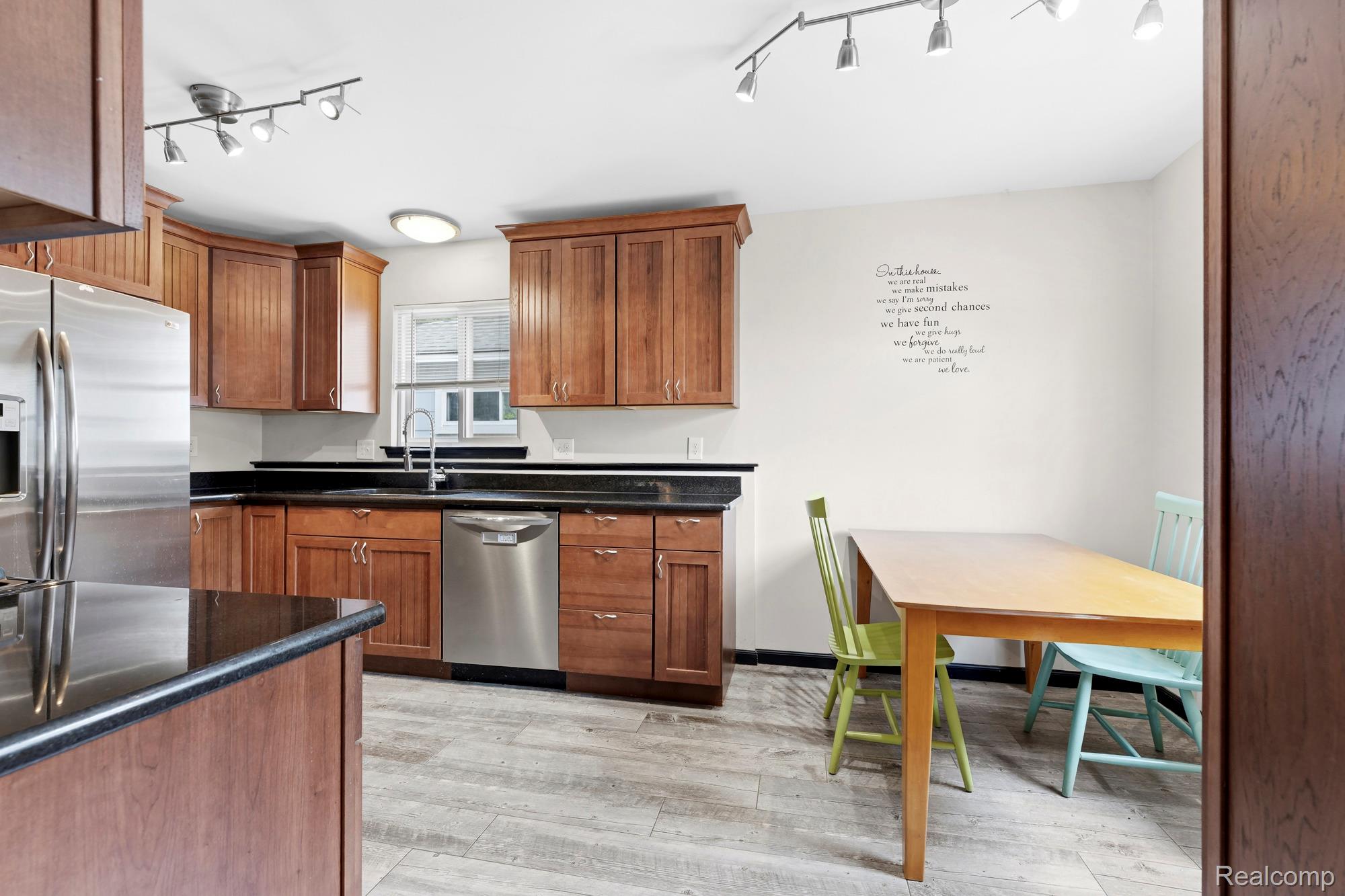 21708 Powers Avenue Property Photo 6
