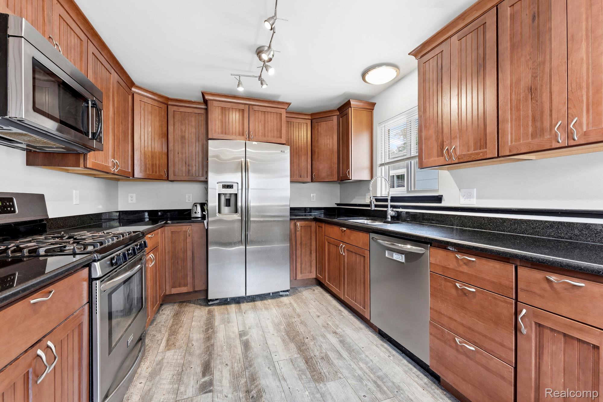 21708 Powers Avenue Property Photo 7