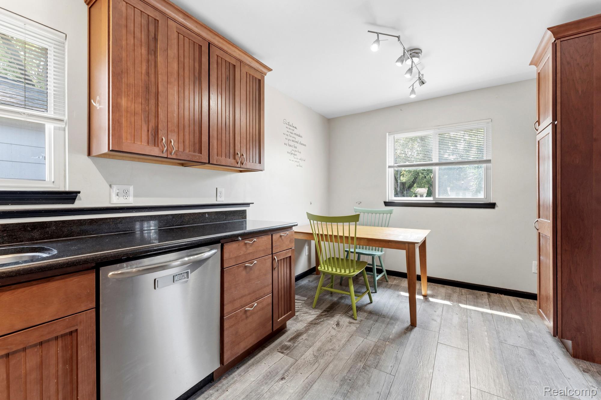21708 Powers Avenue Property Photo 8