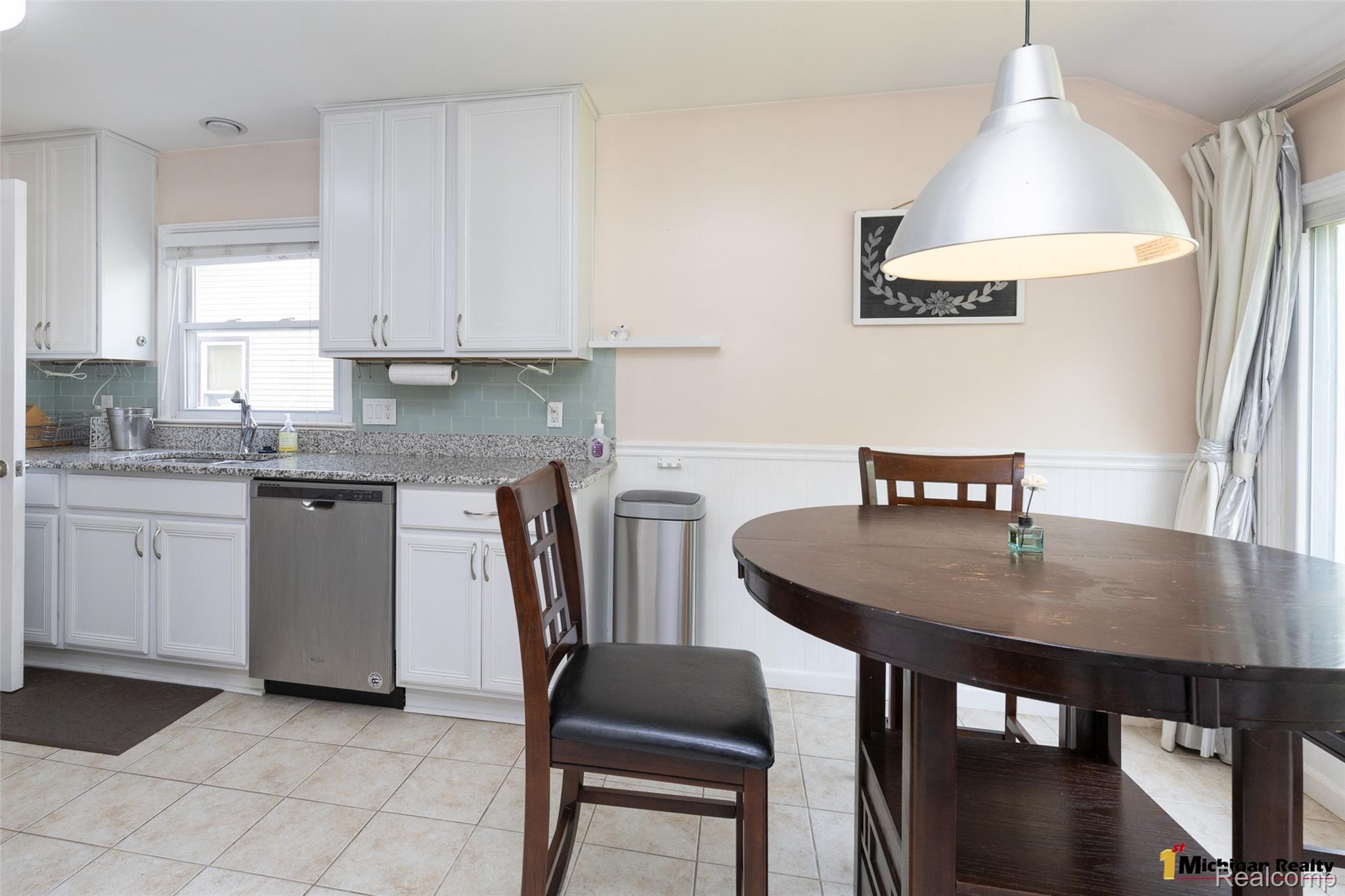 1564 Cole Street Property Photo 7