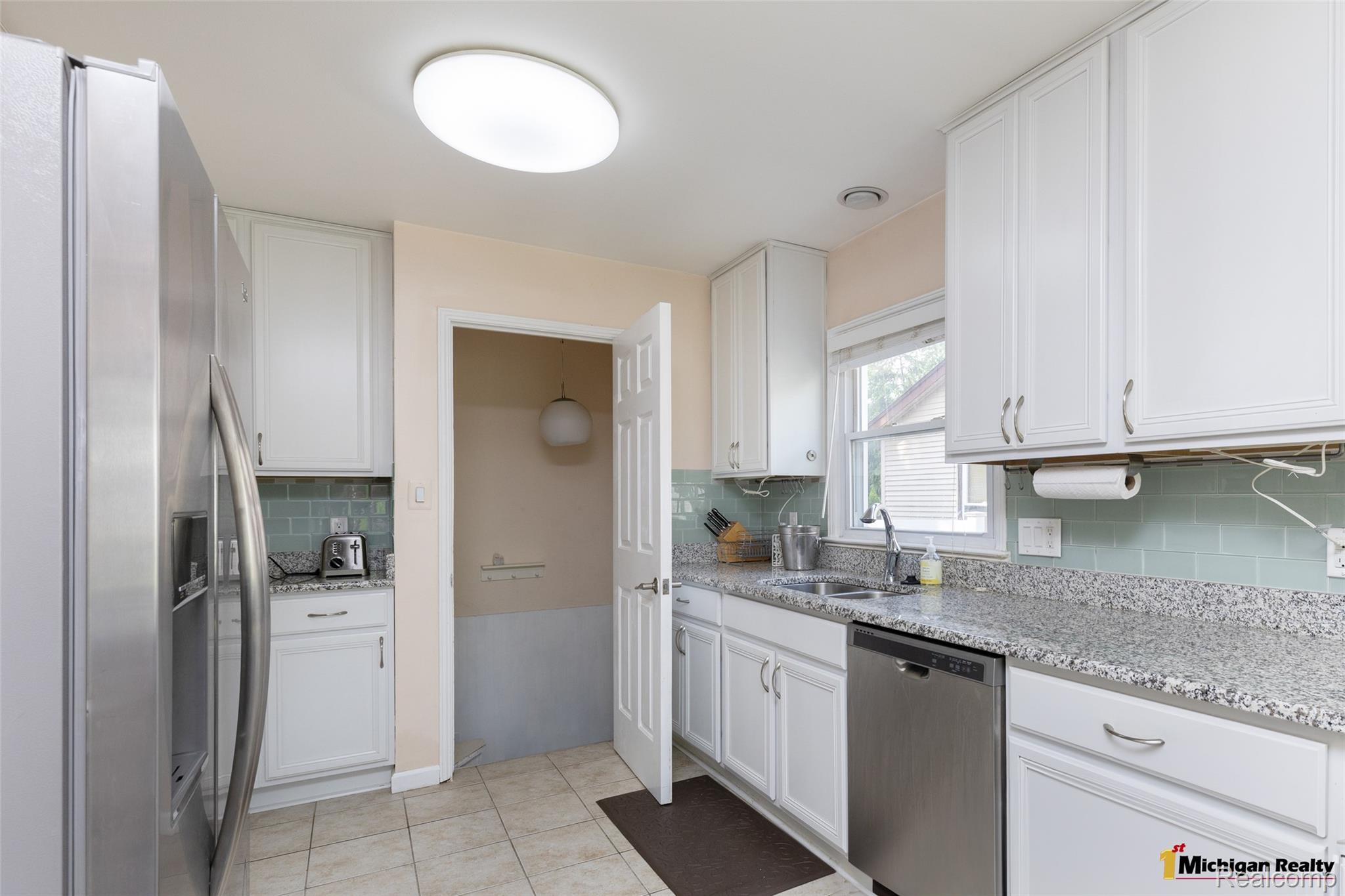 1564 Cole Street Property Photo 8