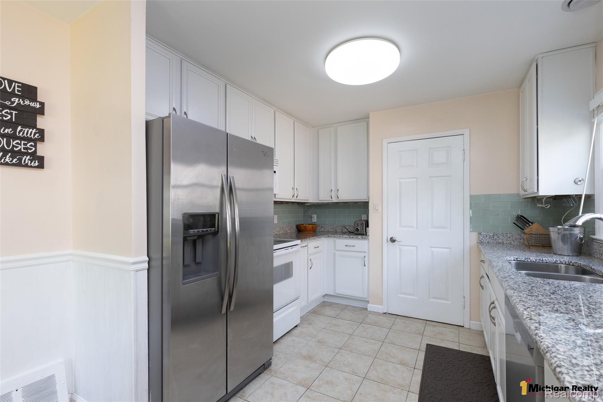 1564 Cole Street Property Photo 10