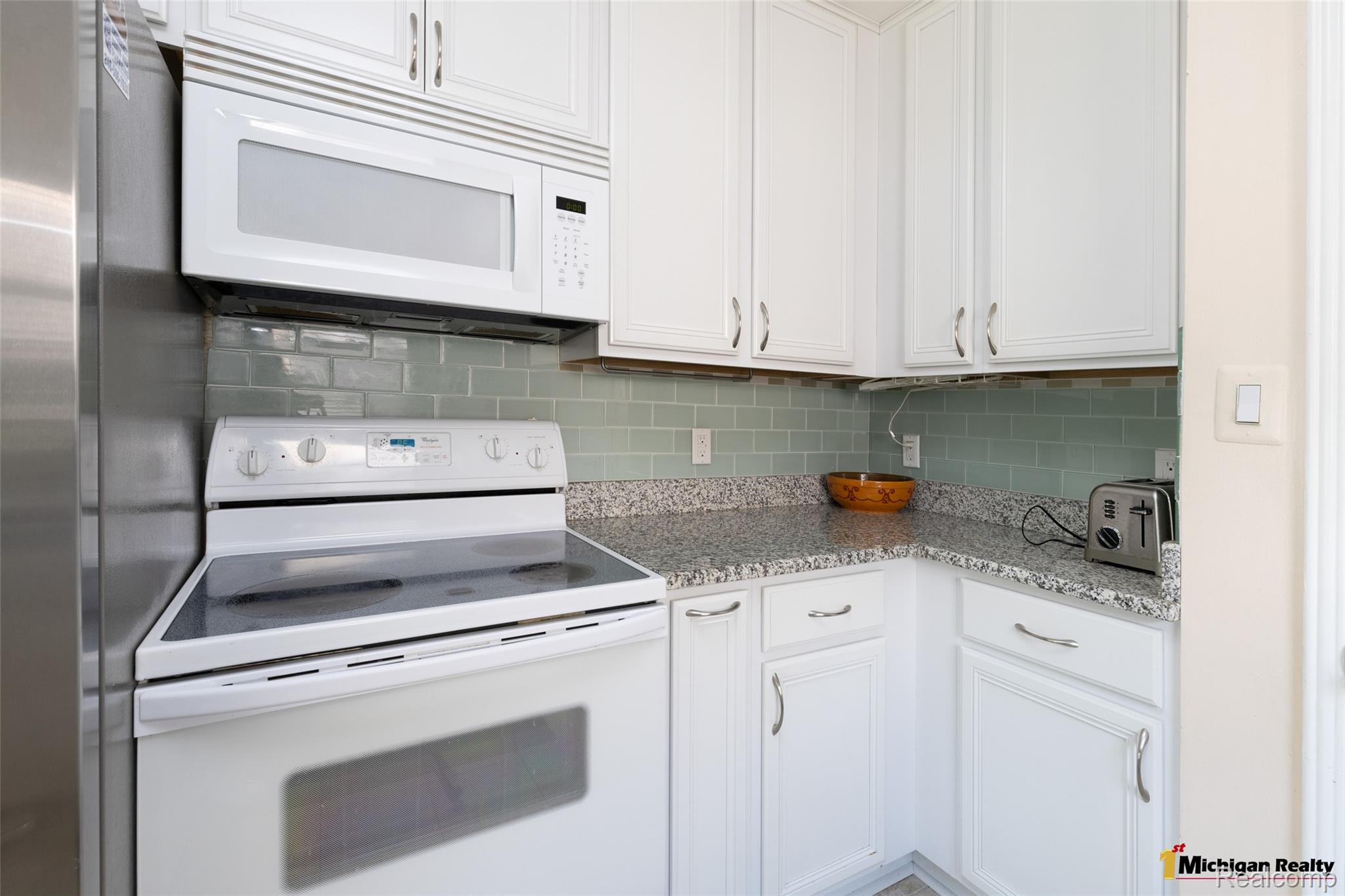 1564 Cole Street Property Photo 11