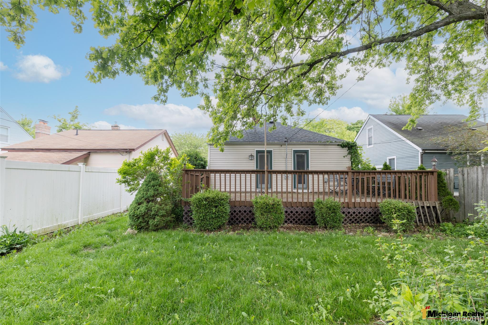1564 Cole Street Property Photo 28