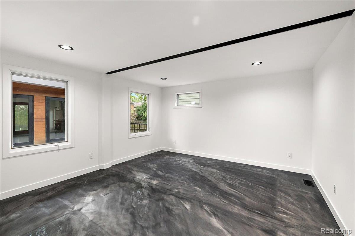 303 Forest Avenue Property Photo 11