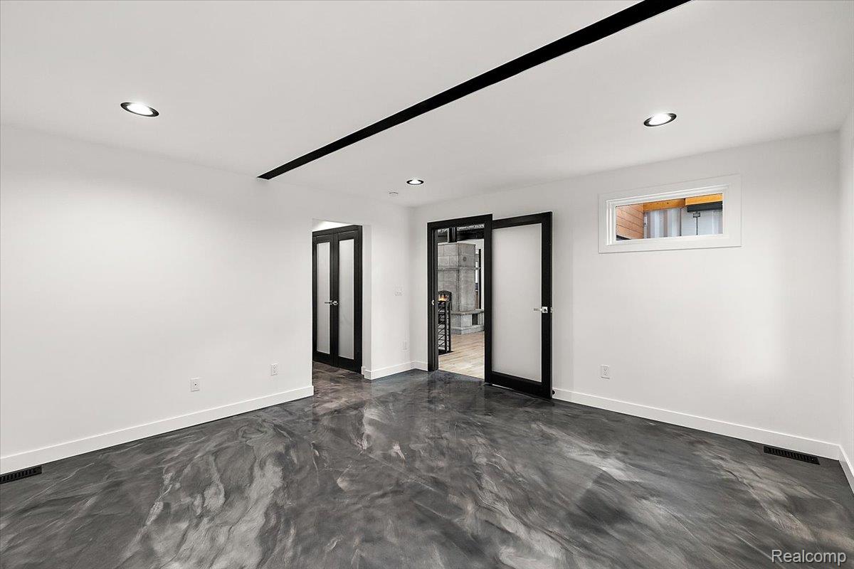 303 Forest Avenue Property Photo 12