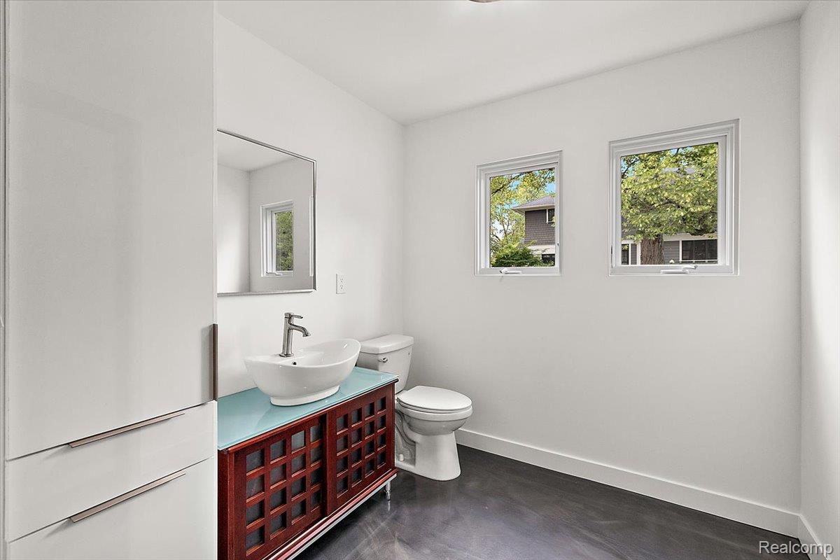 303 Forest Avenue Property Photo 14