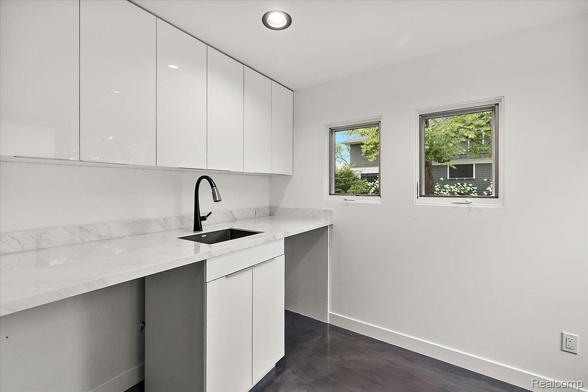 303 Forest Avenue Property Photo 15