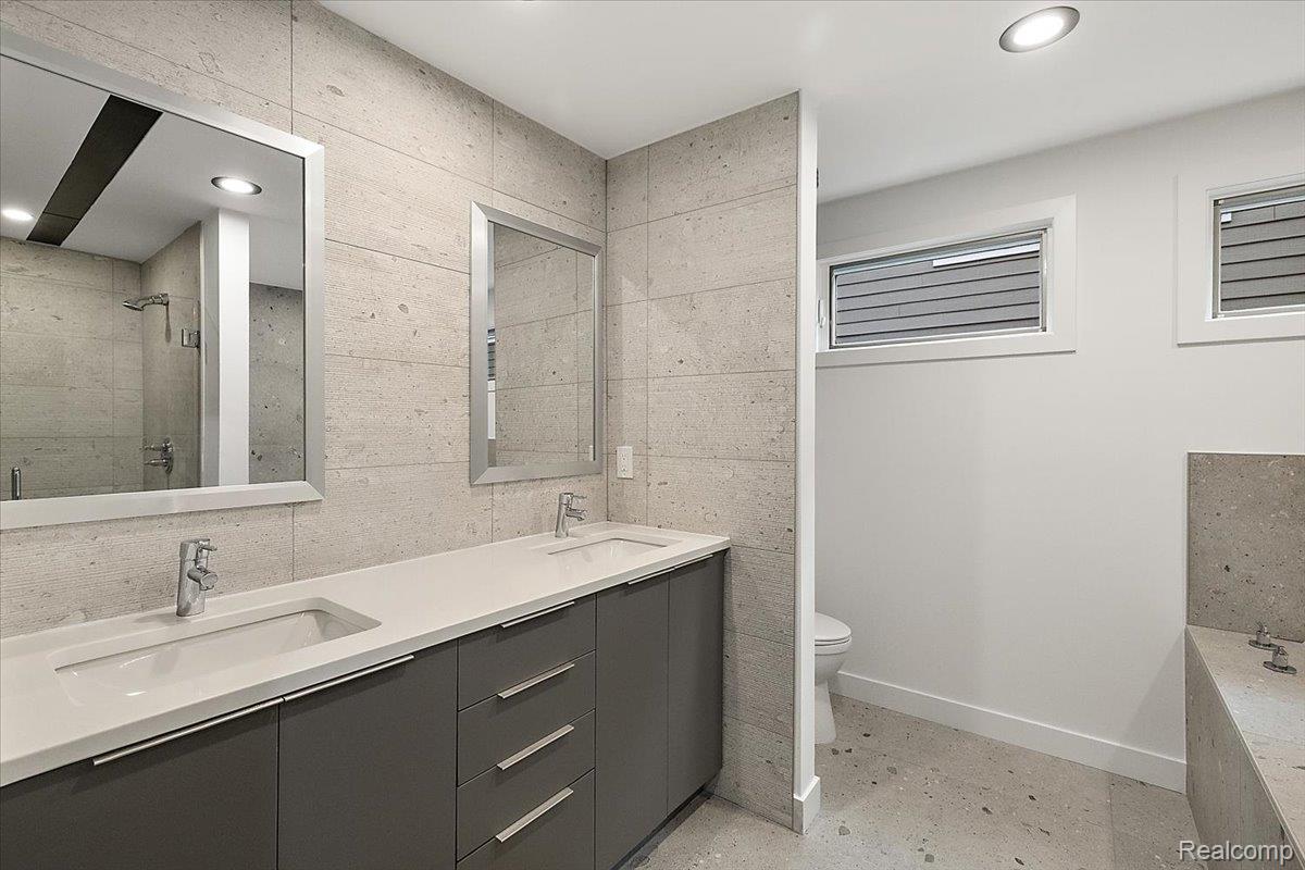 303 Forest Avenue Property Photo 16
