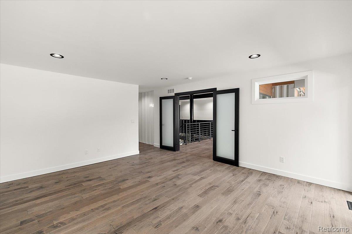 303 Forest Avenue Property Photo 37