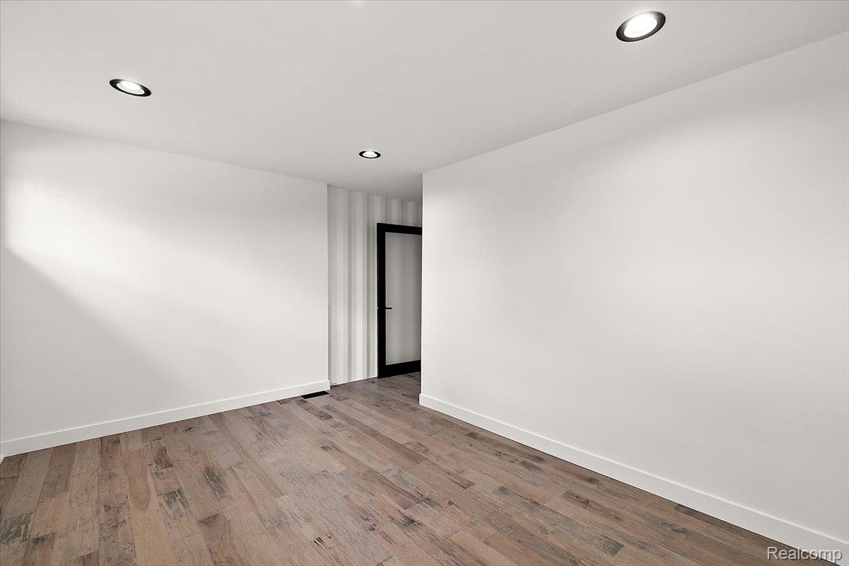 303 Forest Avenue Property Photo 42