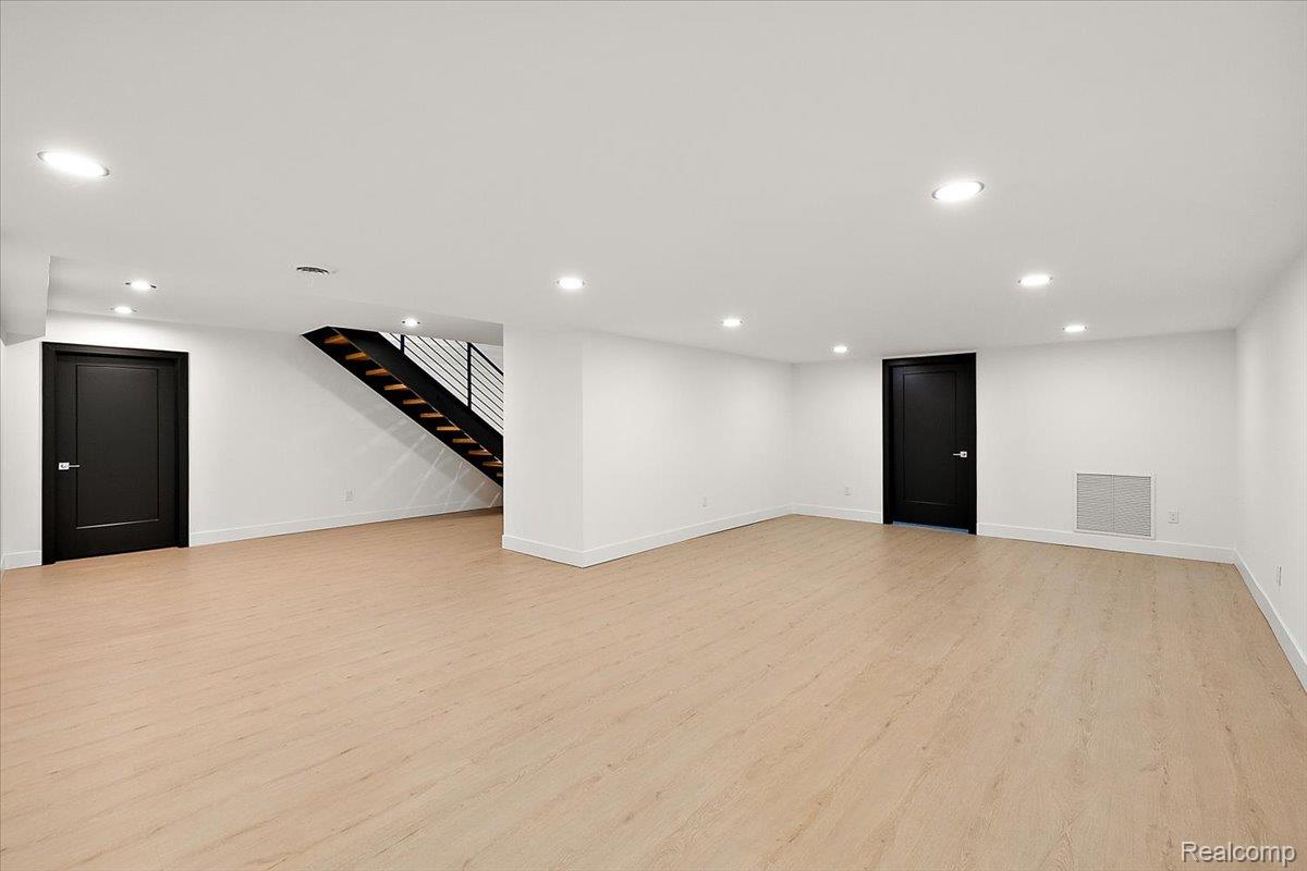 303 Forest Avenue Property Photo 46