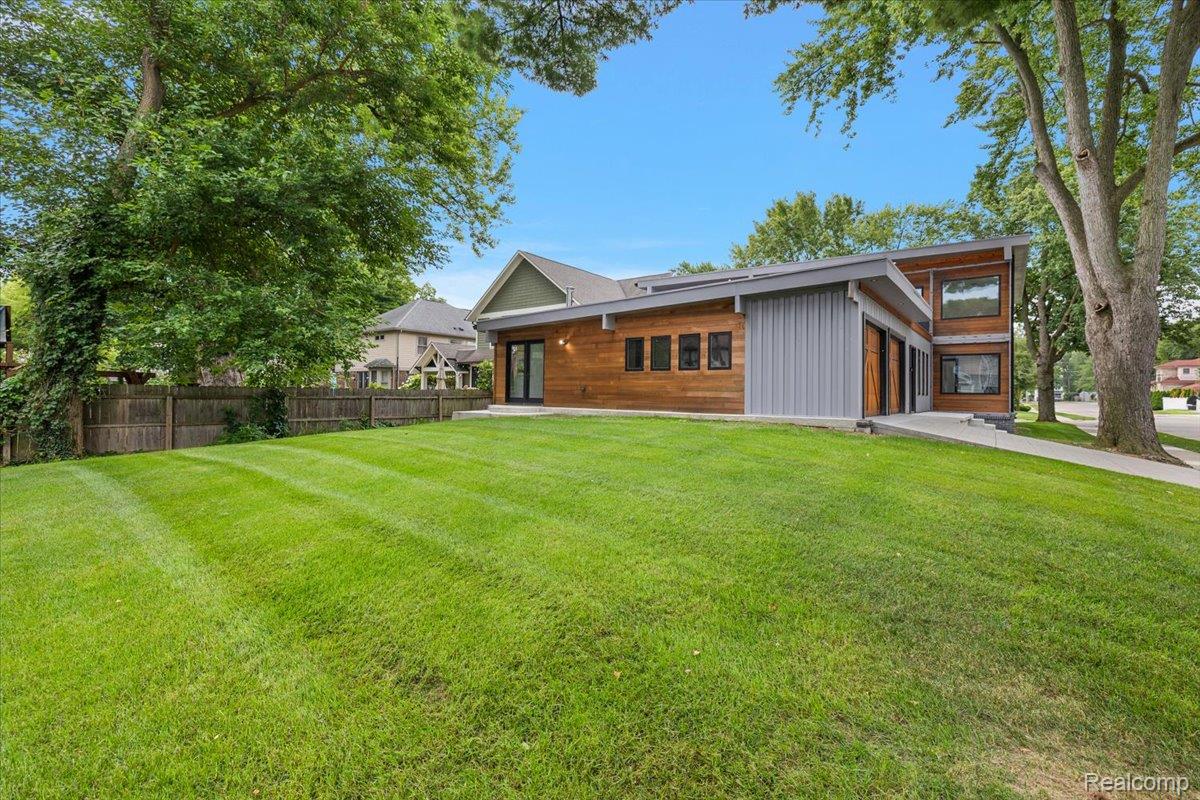 303 Forest Avenue Property Photo 49