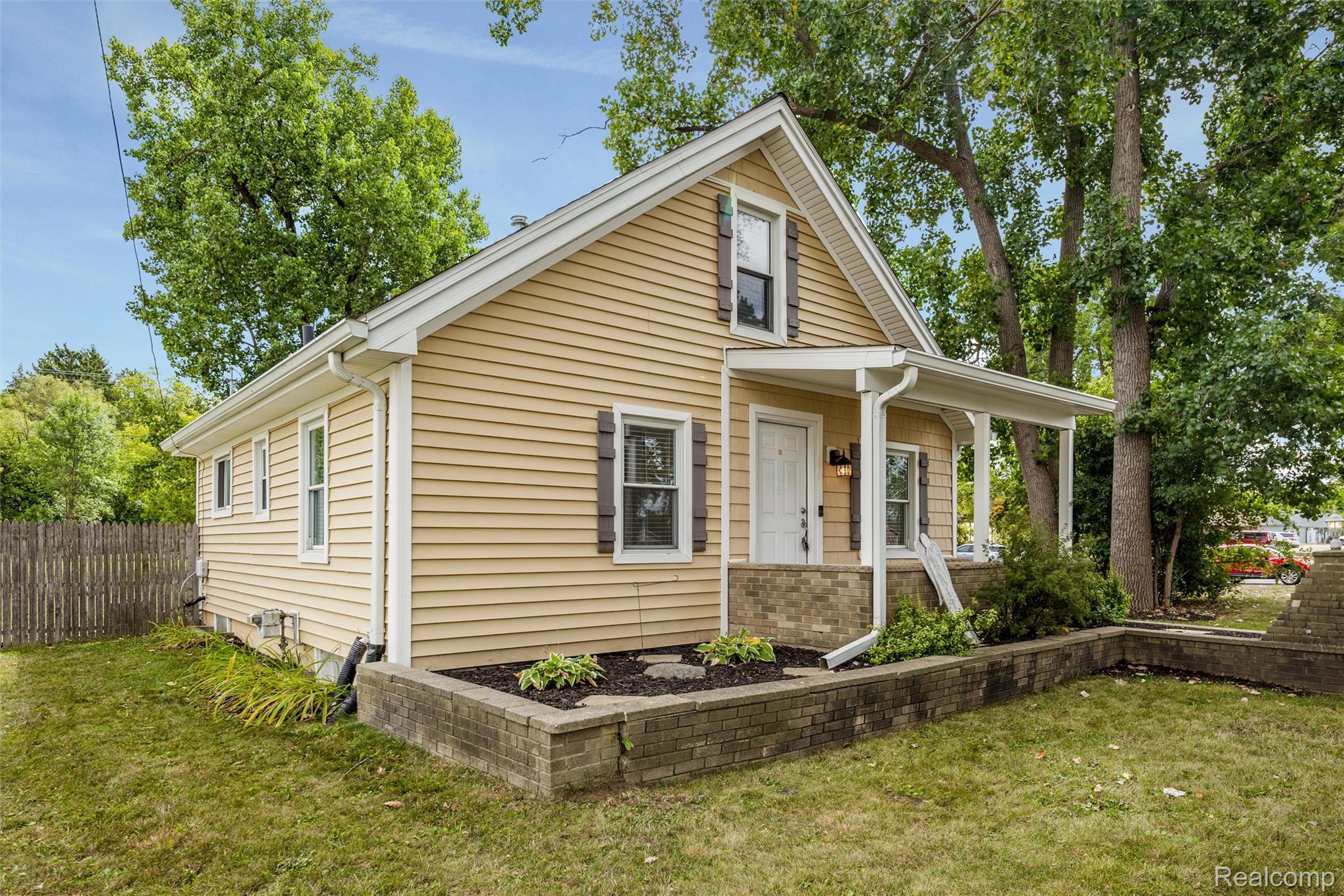 4465 S Center Road Property Photo 1