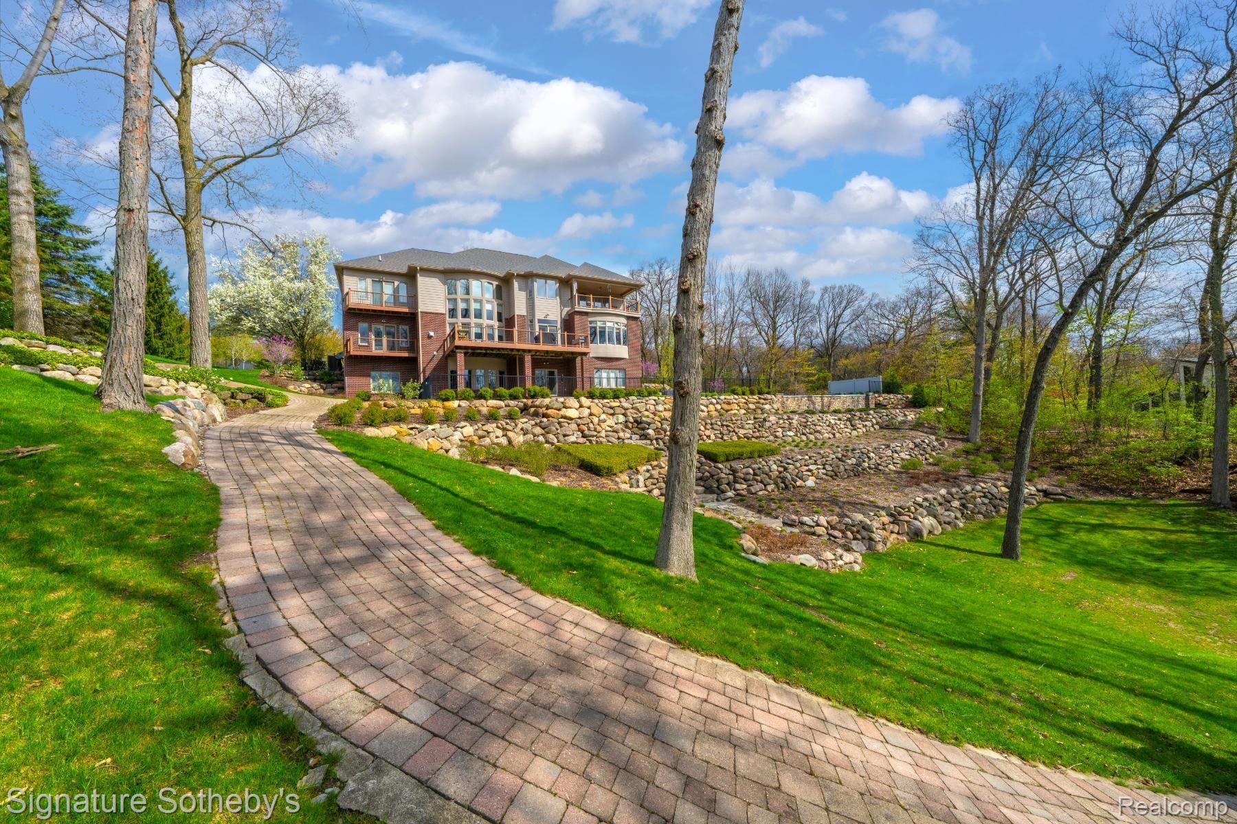 5001 Forest Valley Property Photo 2
