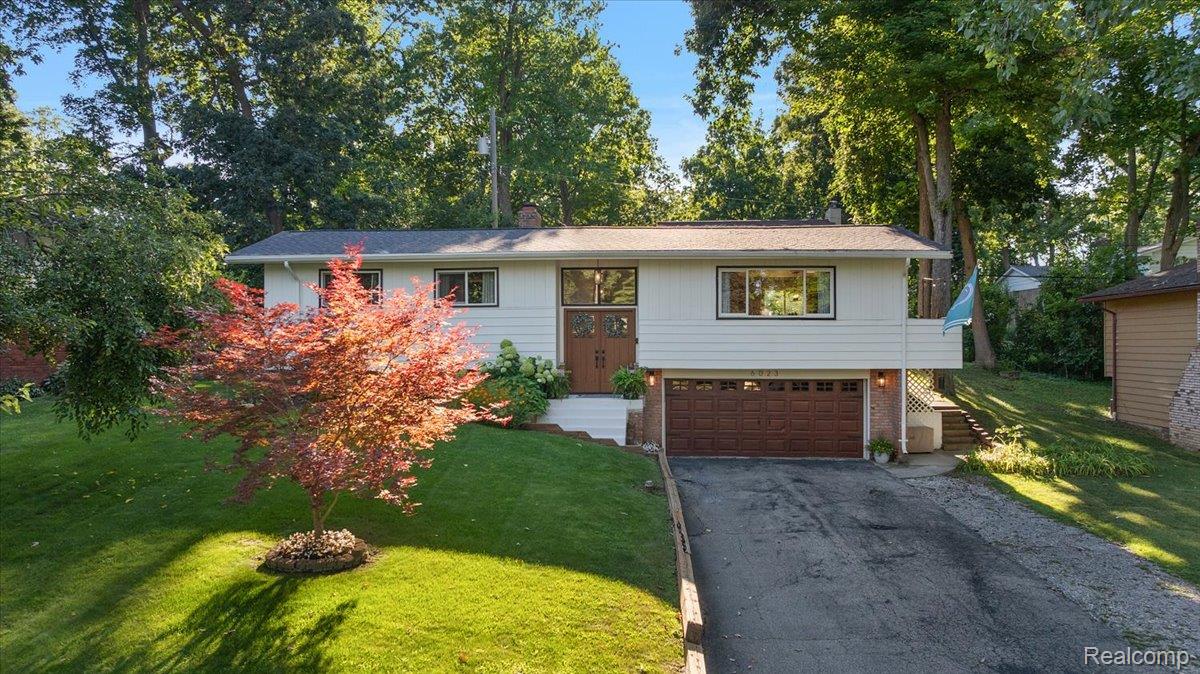 6023 Paramus Property Photo 2