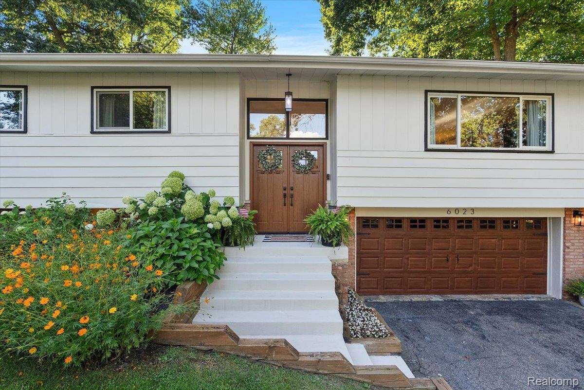 6023 Paramus Property Photo 3