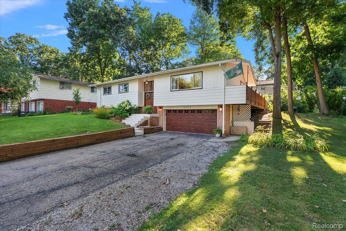 6023 Paramus Property Photo 4