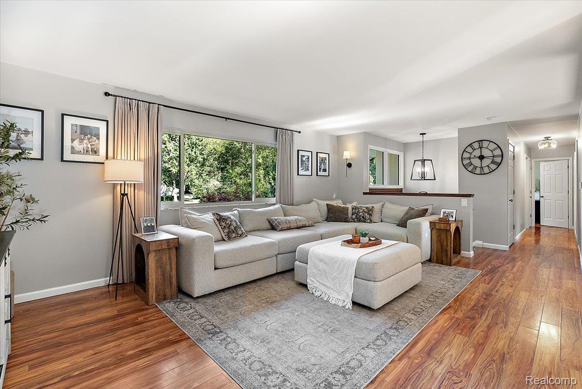 6023 Paramus Property Photo 11