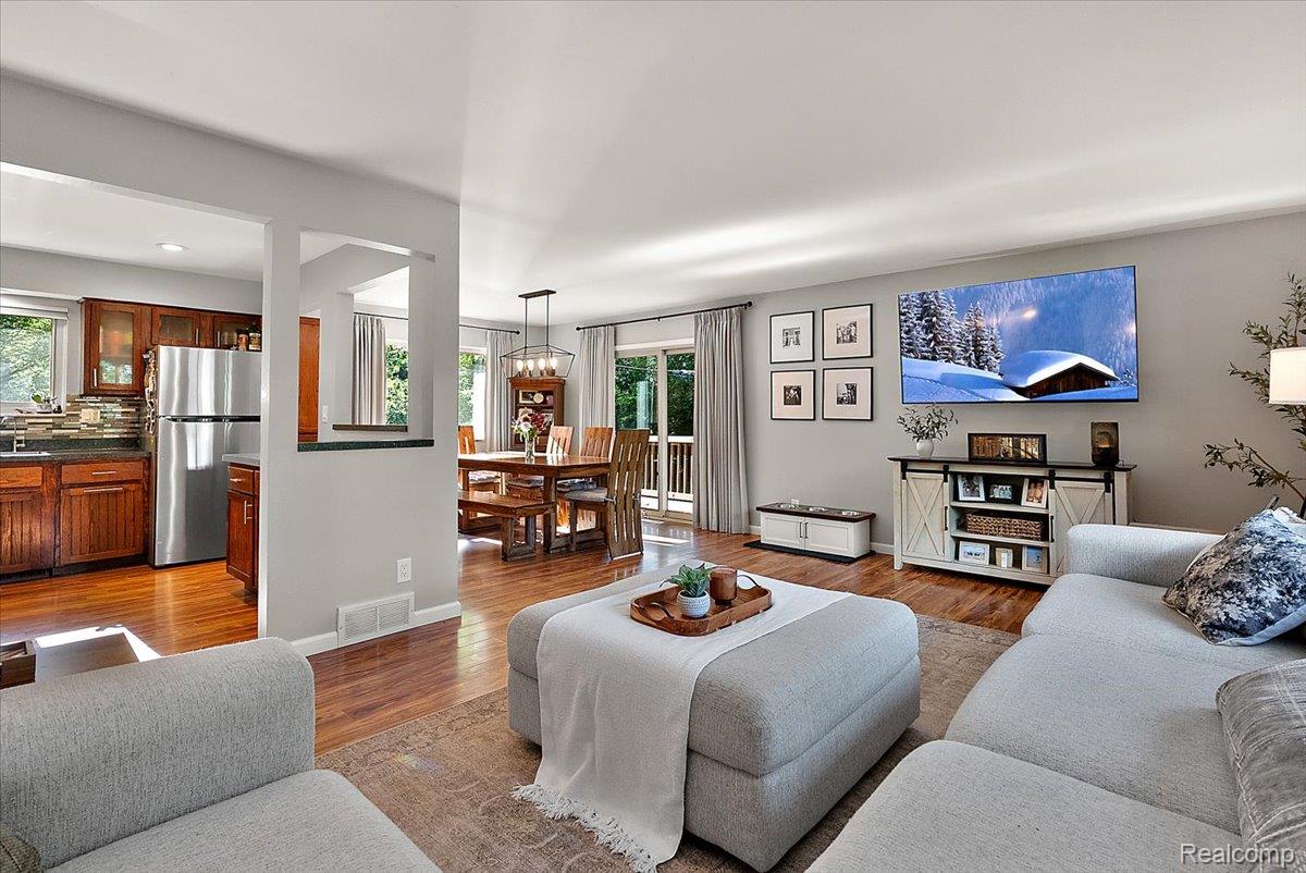6023 Paramus Property Photo 12